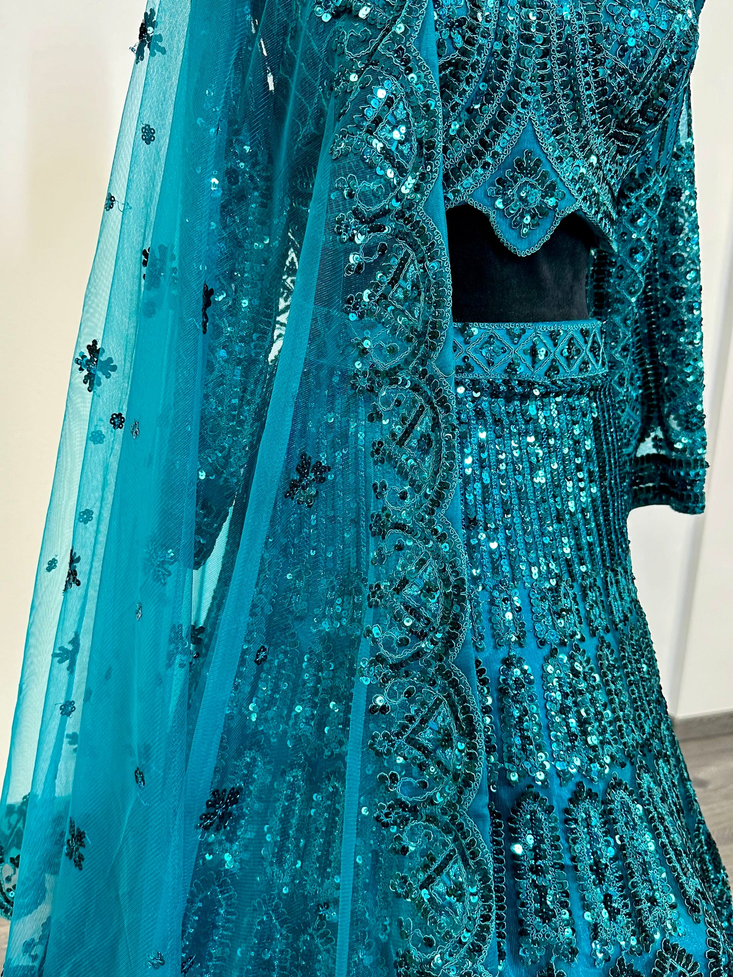Turquoise blauwe lehenga met pailletten | Luxe Indiase feestjurk