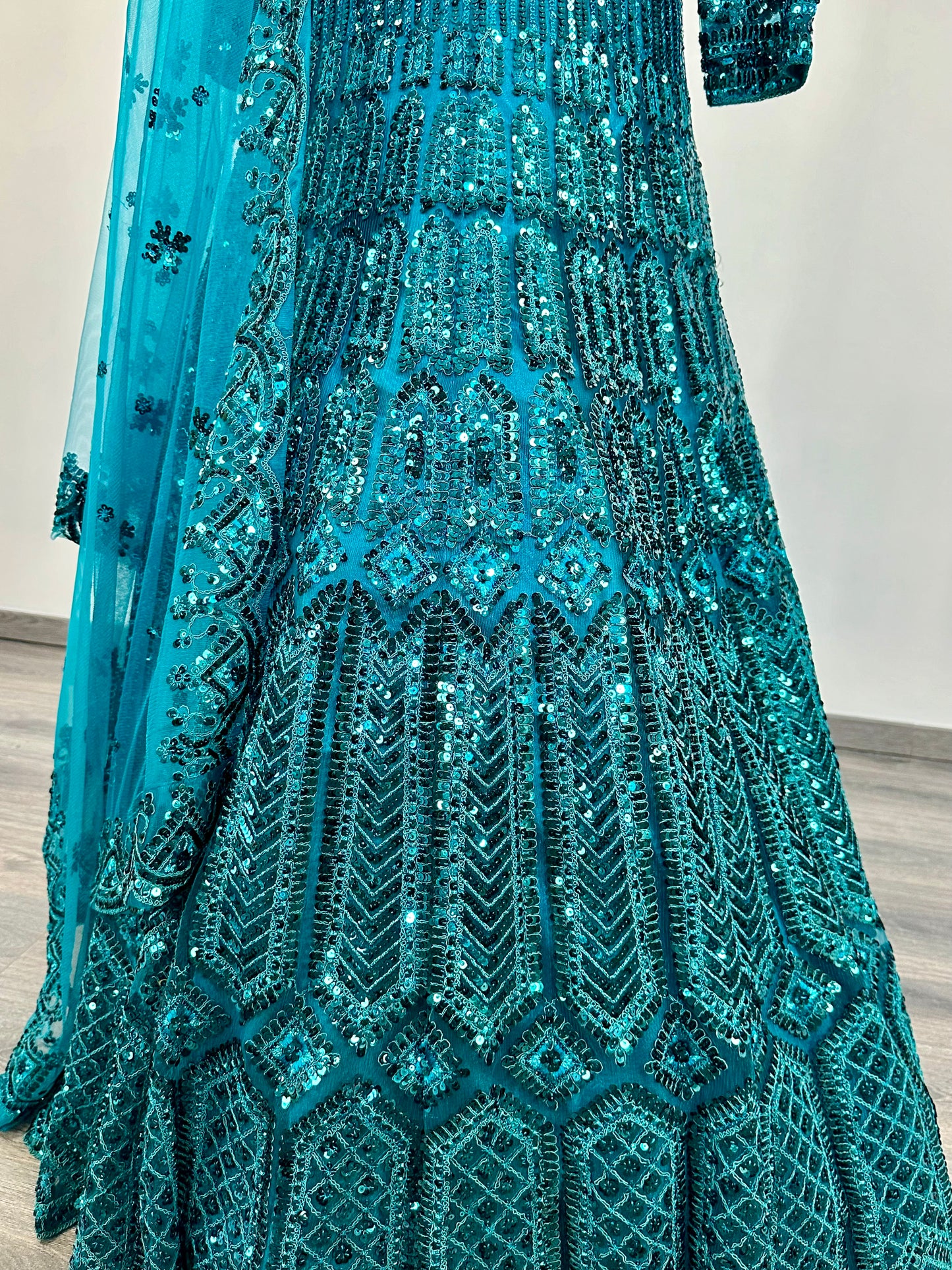 Turquoise blauwe lehenga met pailletten | Luxe Indiase feestjurk