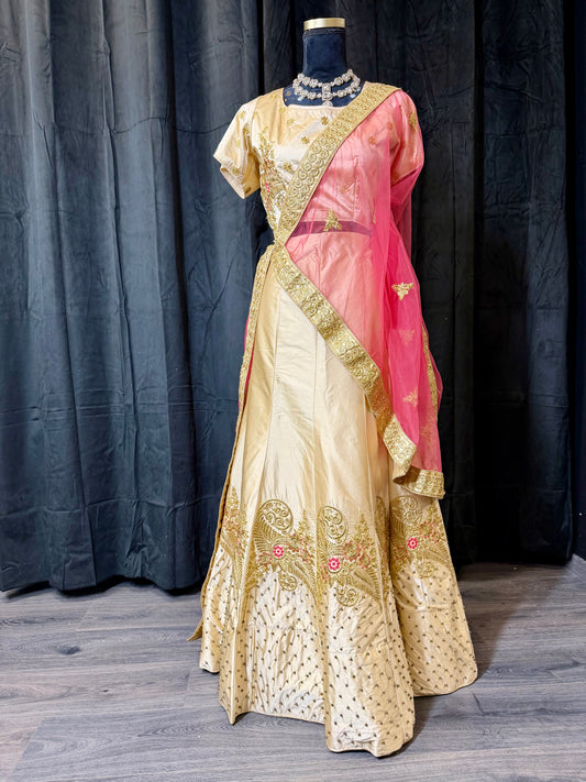 Gold & Pink Classic Silk Lehenga – Indiase Feestjurk