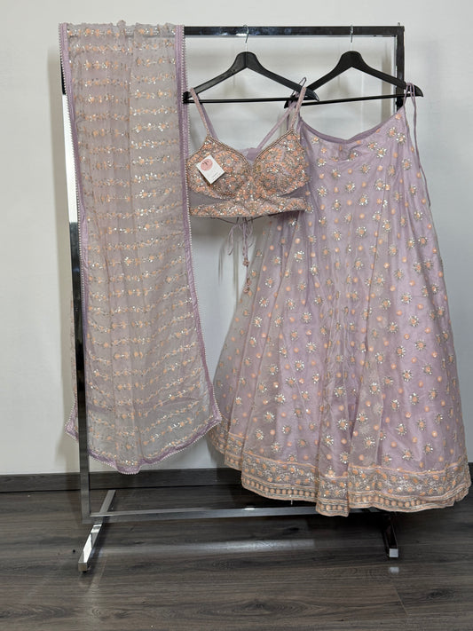 Lavender Peach Embroidered Lehenga – Subtiel & Romantisch