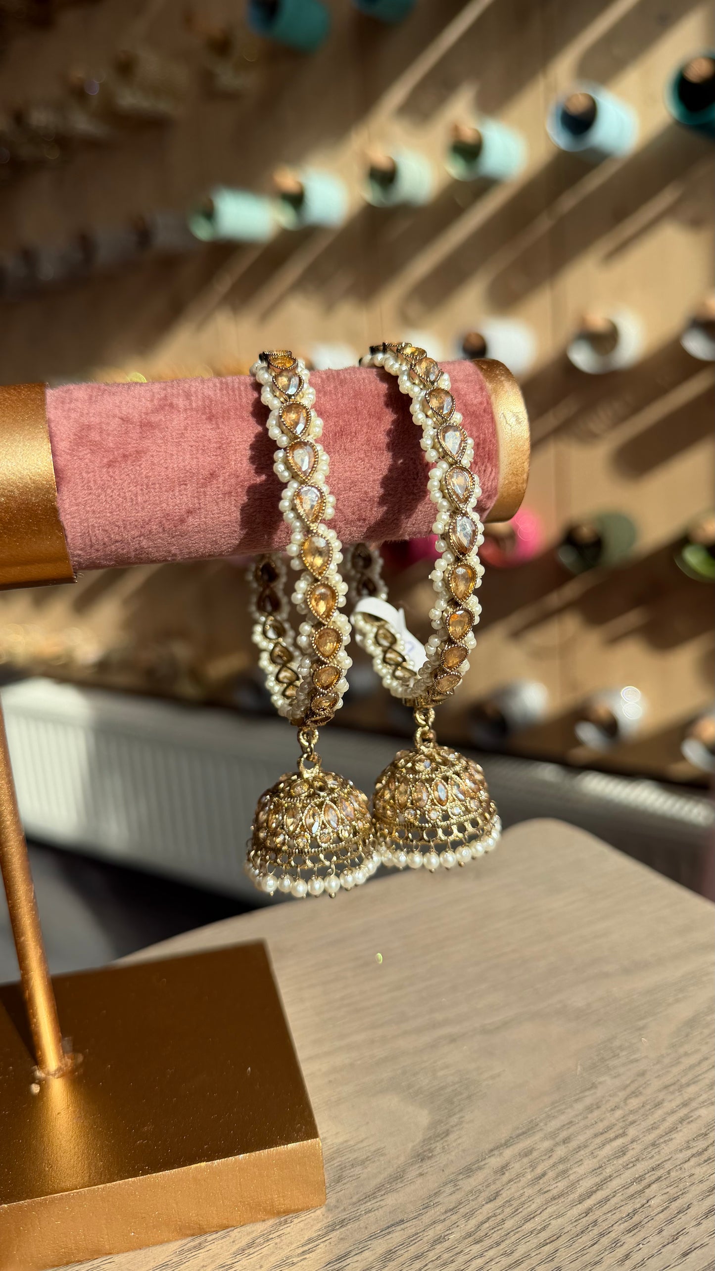 Jhumki Bangle Set met Parels en Teardrop Stenen – Indiase Armbanden (Set van 2)