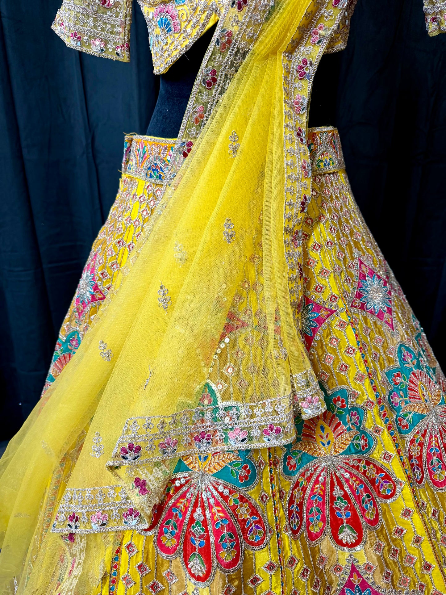 Sunshine Mehndi Lehenga – Geel Multi Embroidery