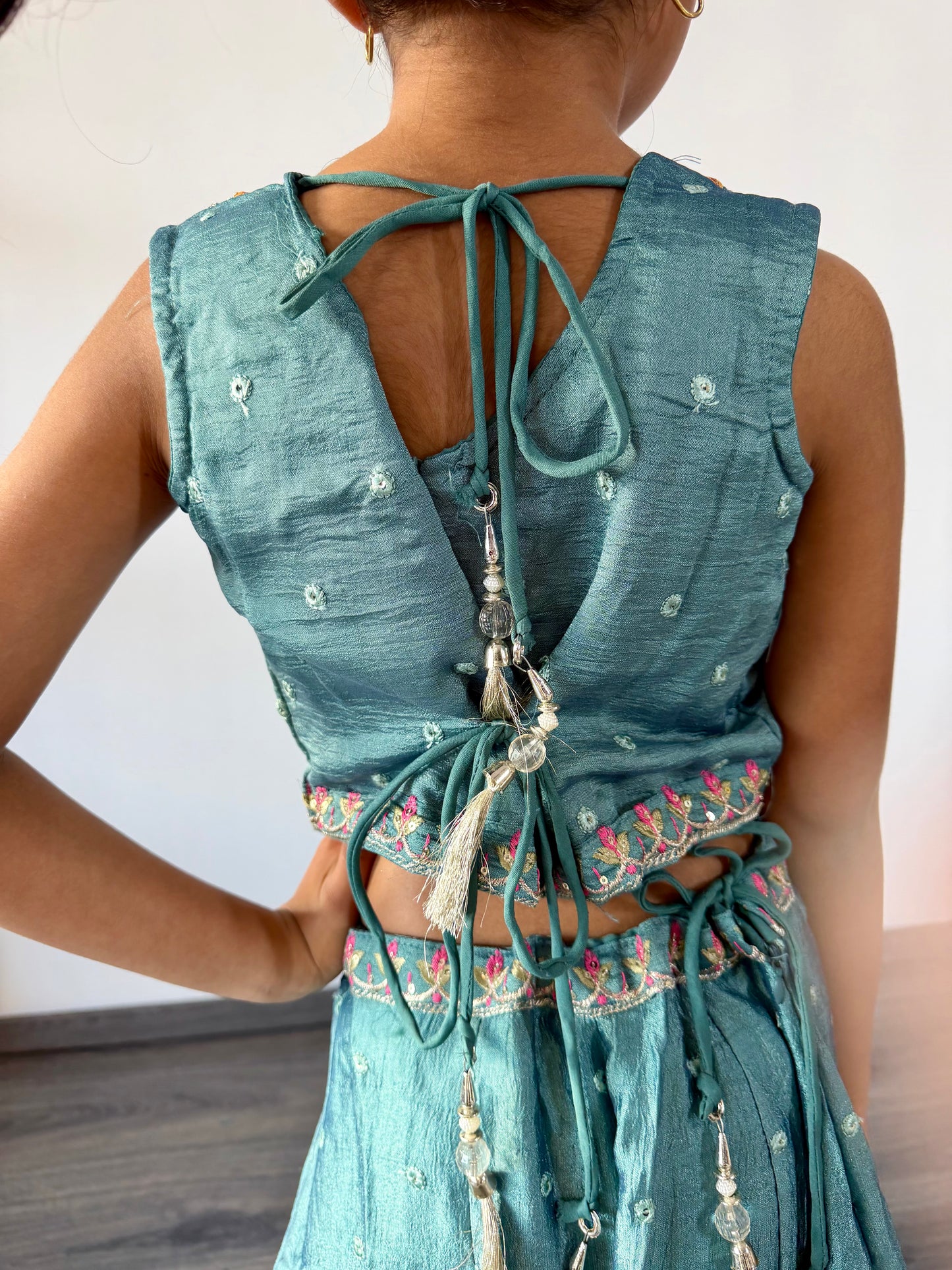 Meisjes Lehenga – Zeegroen & Mauve met Bloemenborduurwerk