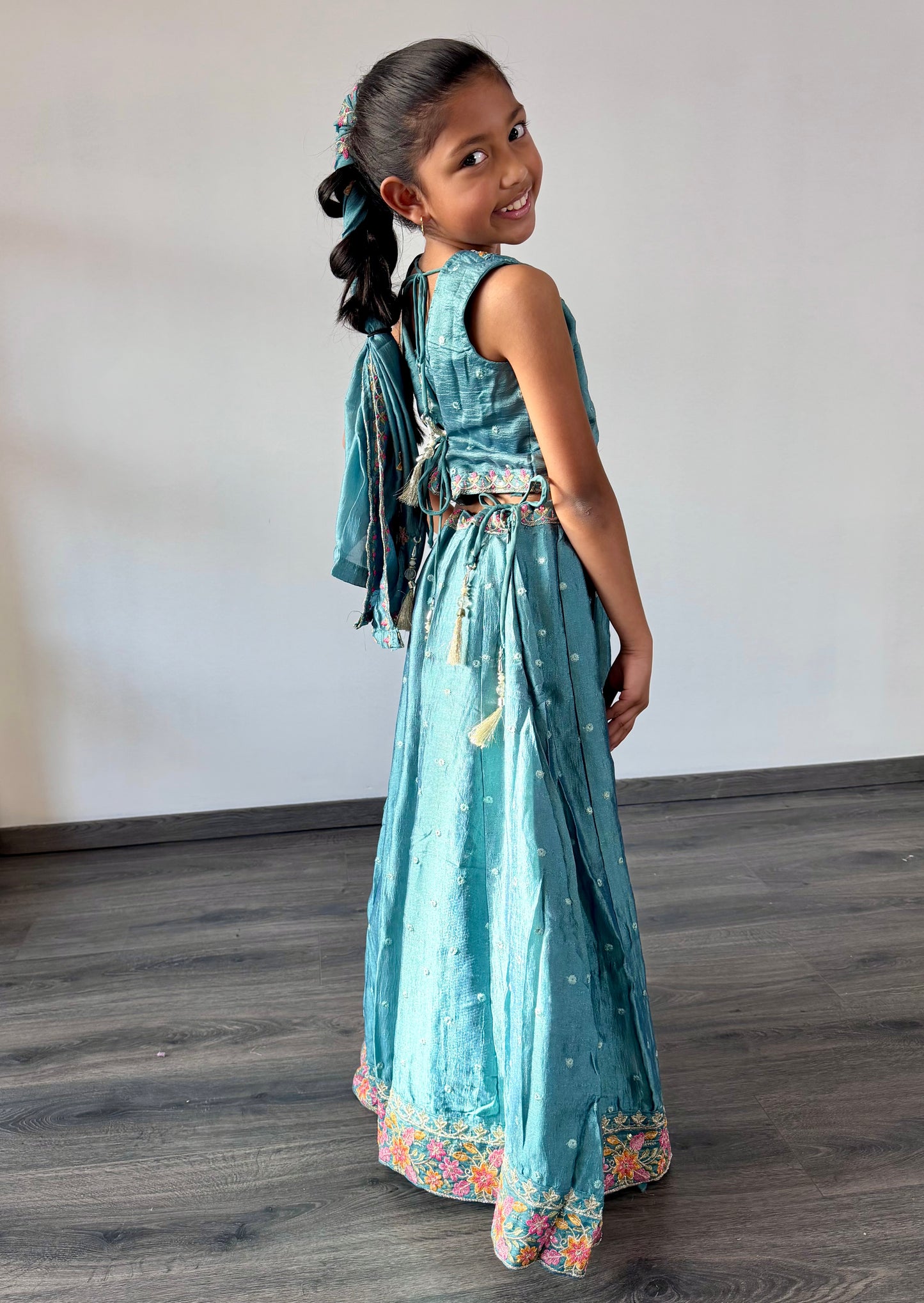 Meisjes Lehenga – Zeegroen & Mauve met Bloemenborduurwerk