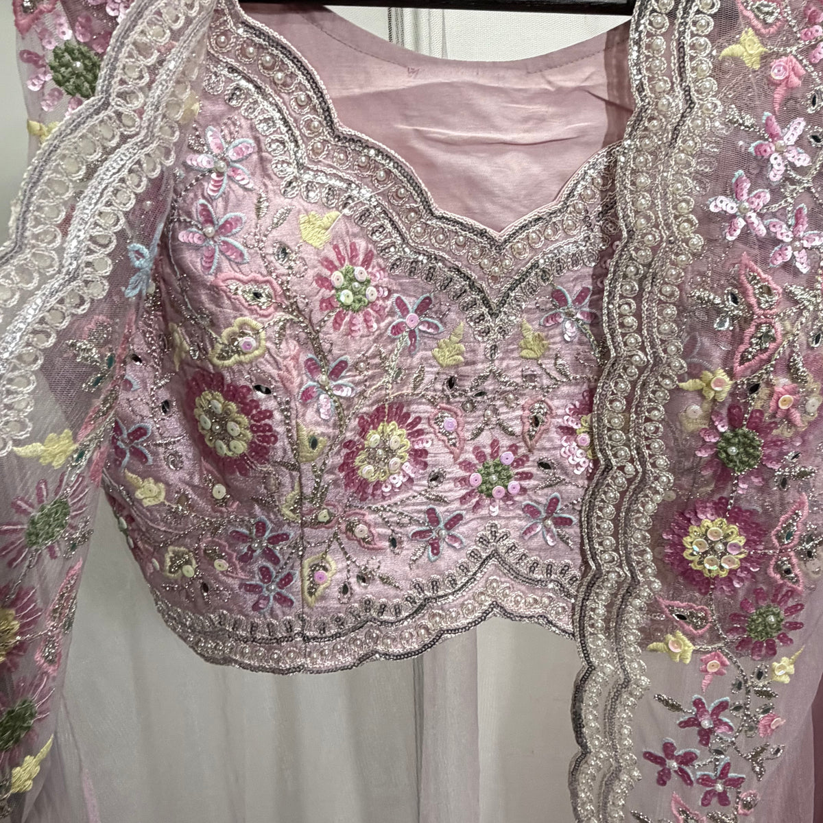 Elara Lilac Palazzo Set met Geborduurde Long Jacket
