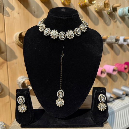 Noor Almas Bridal Jewellery Set – Luxe 3-delige goudkleurige Sieradenset