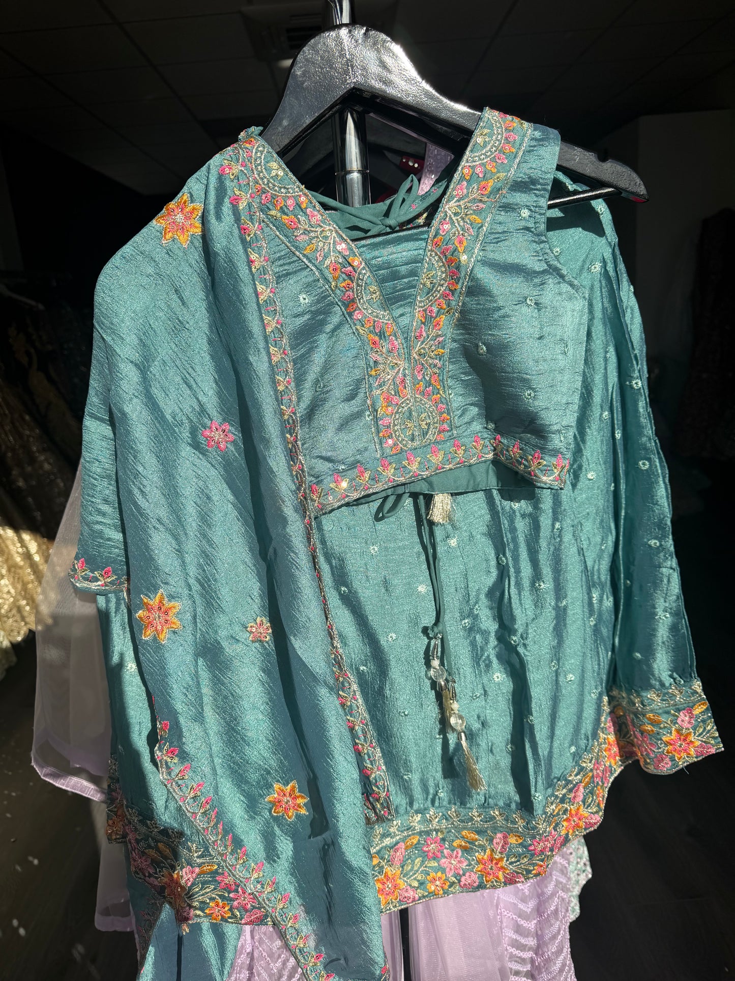 Meisjes Lehenga – Zeegroen & Mauve met Bloemenborduurwerk