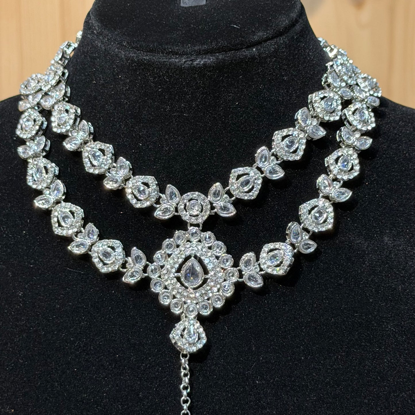 Meher Crystal Choker Set – Luxe 3-delige Kundan Sieradenset