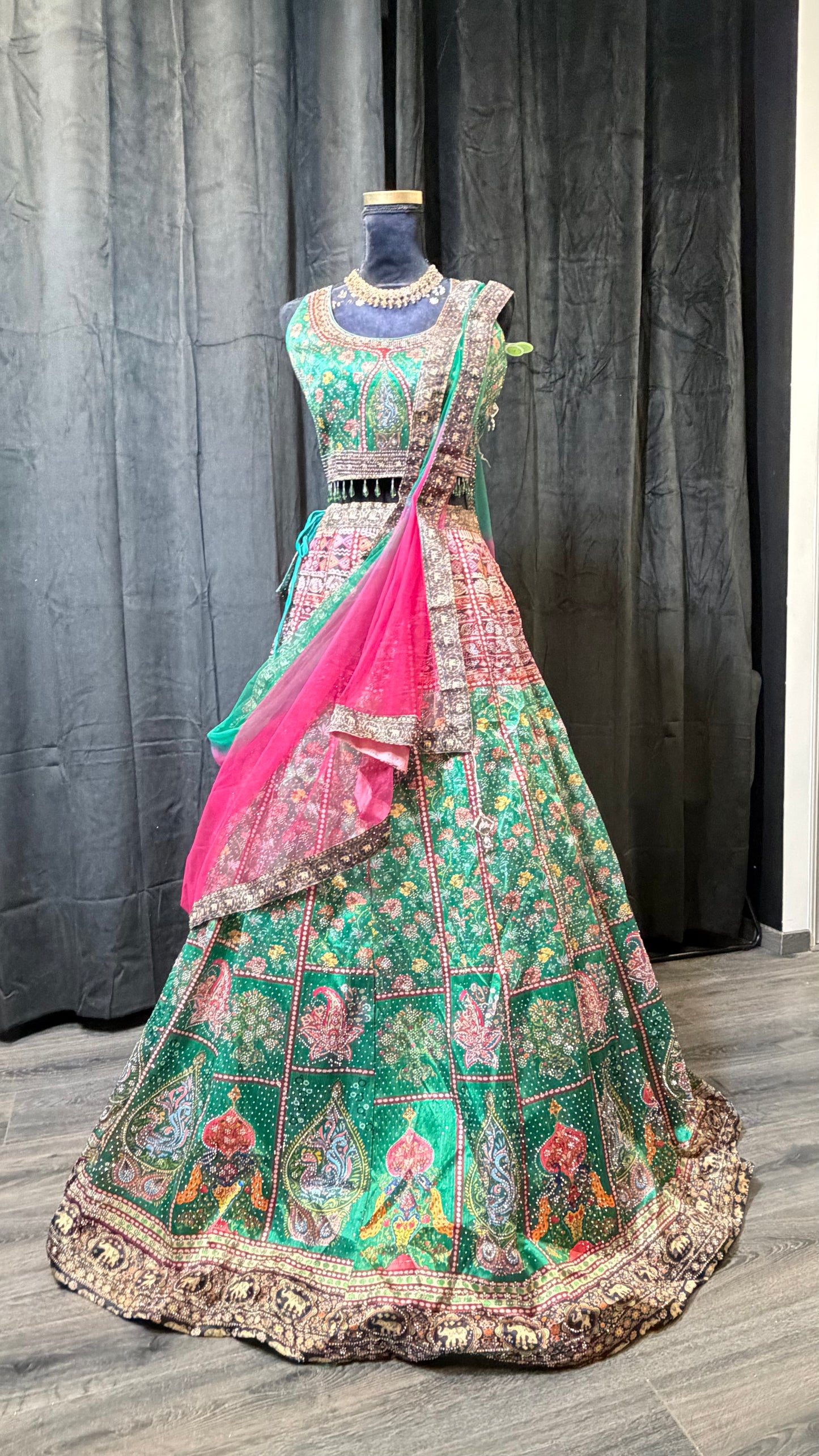 Groene Traditionele Party Wear Lehenga met Luxe Print