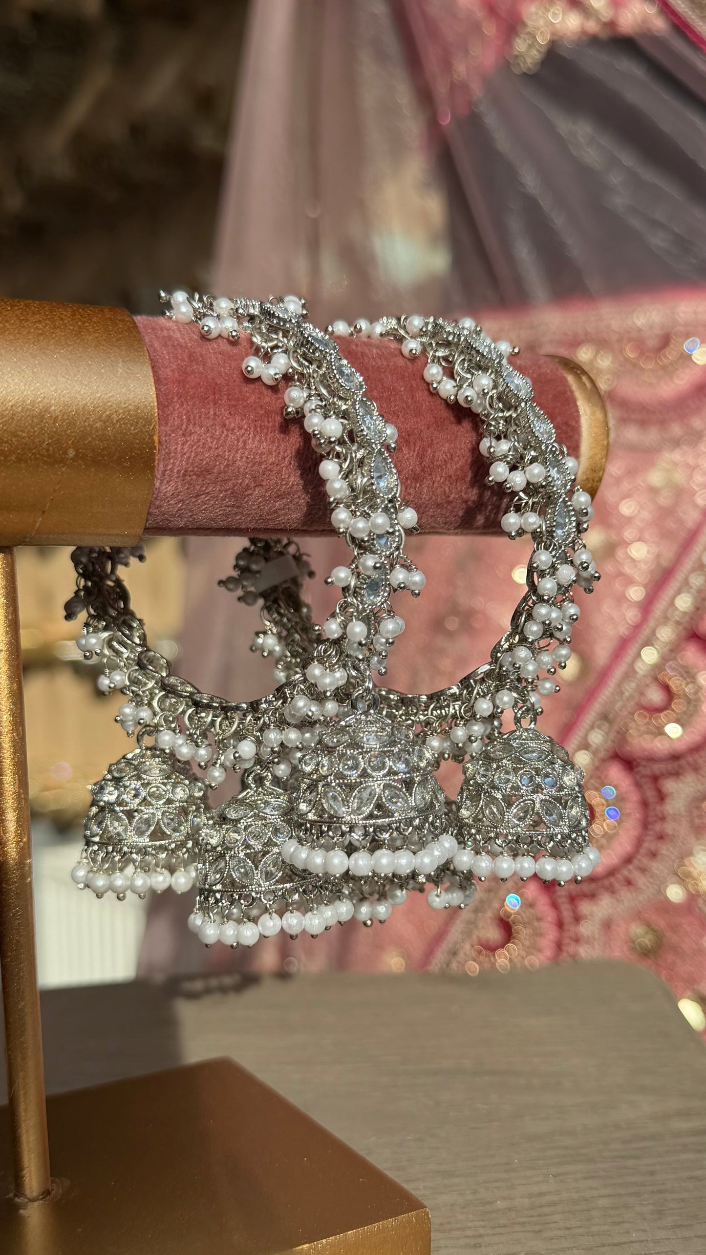 Pearl Jhumki Bangle Set – Zilveren Indiase Armbanden met Parel Hangers