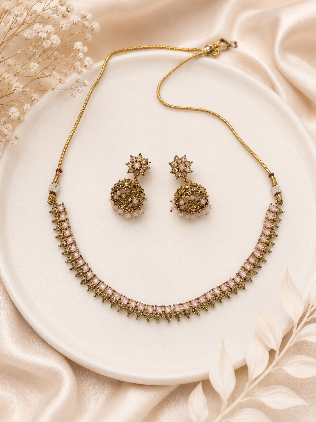 Elegante Indiase Choker Set met Jhumka Oorbellen