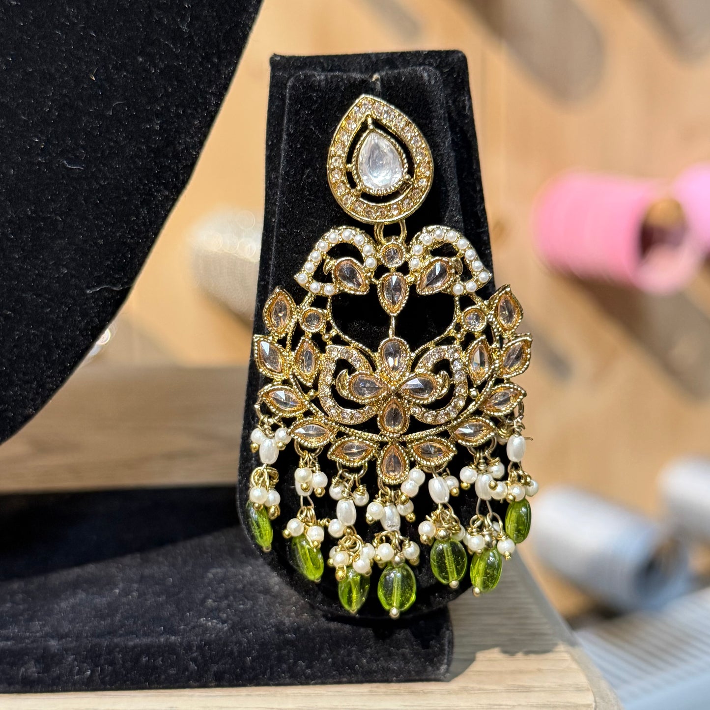 Elara Emerald Bridal Set – Luxe 3-delige Kundan Choker Set met Groene Kristallen