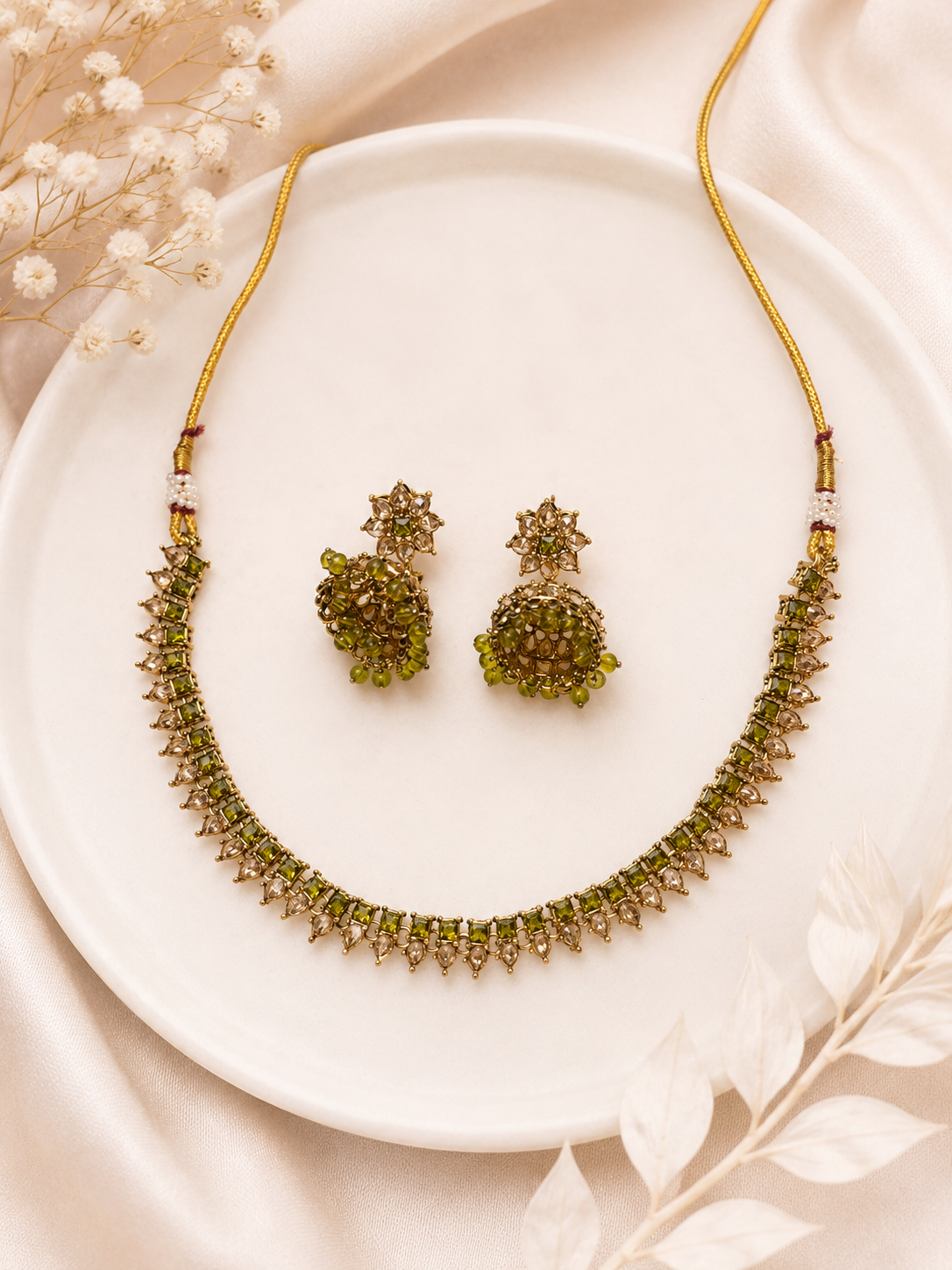 Elegante Indiase Choker Set met Jhumka Oorbellen