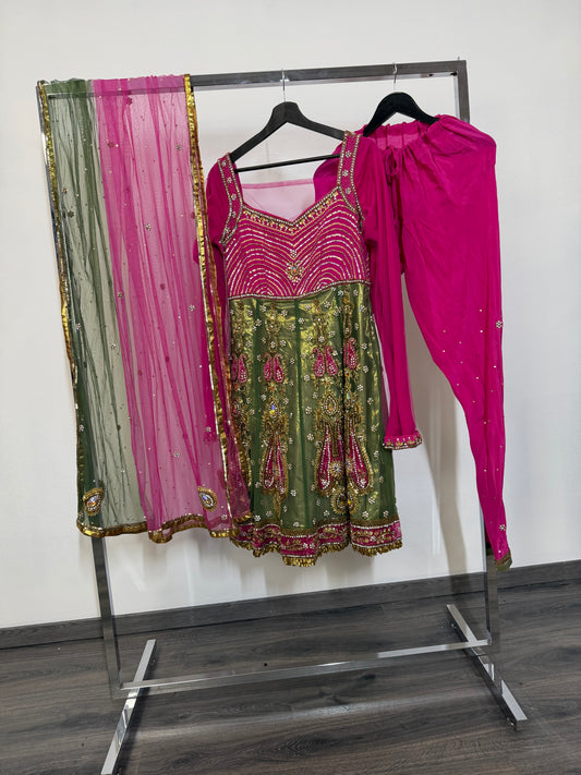 Fuchsia & Groen Punjabi Suit met Handwerk