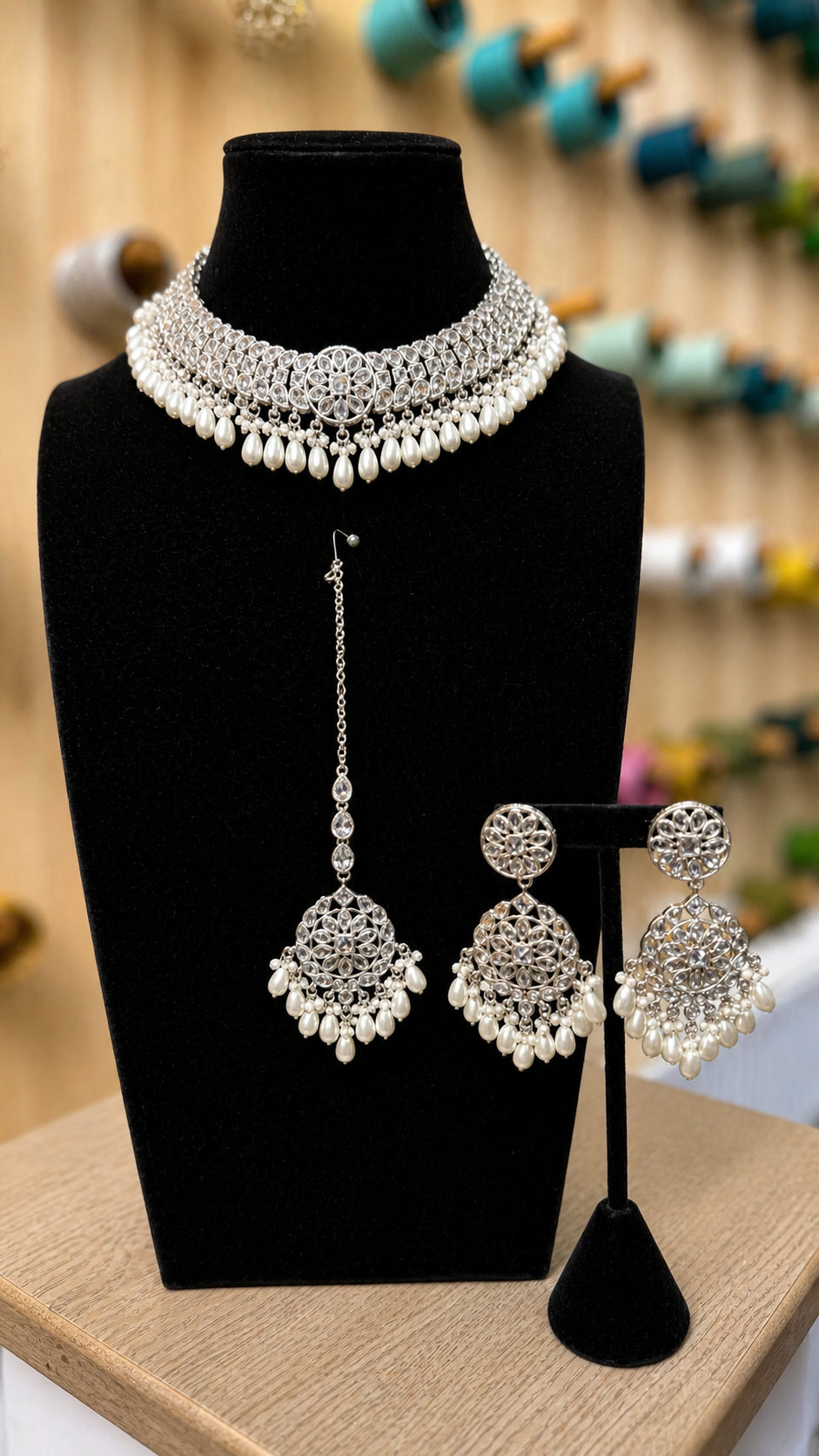 Zilver Witte Luxe Choker Set – Indiase Party Wear Sieraden