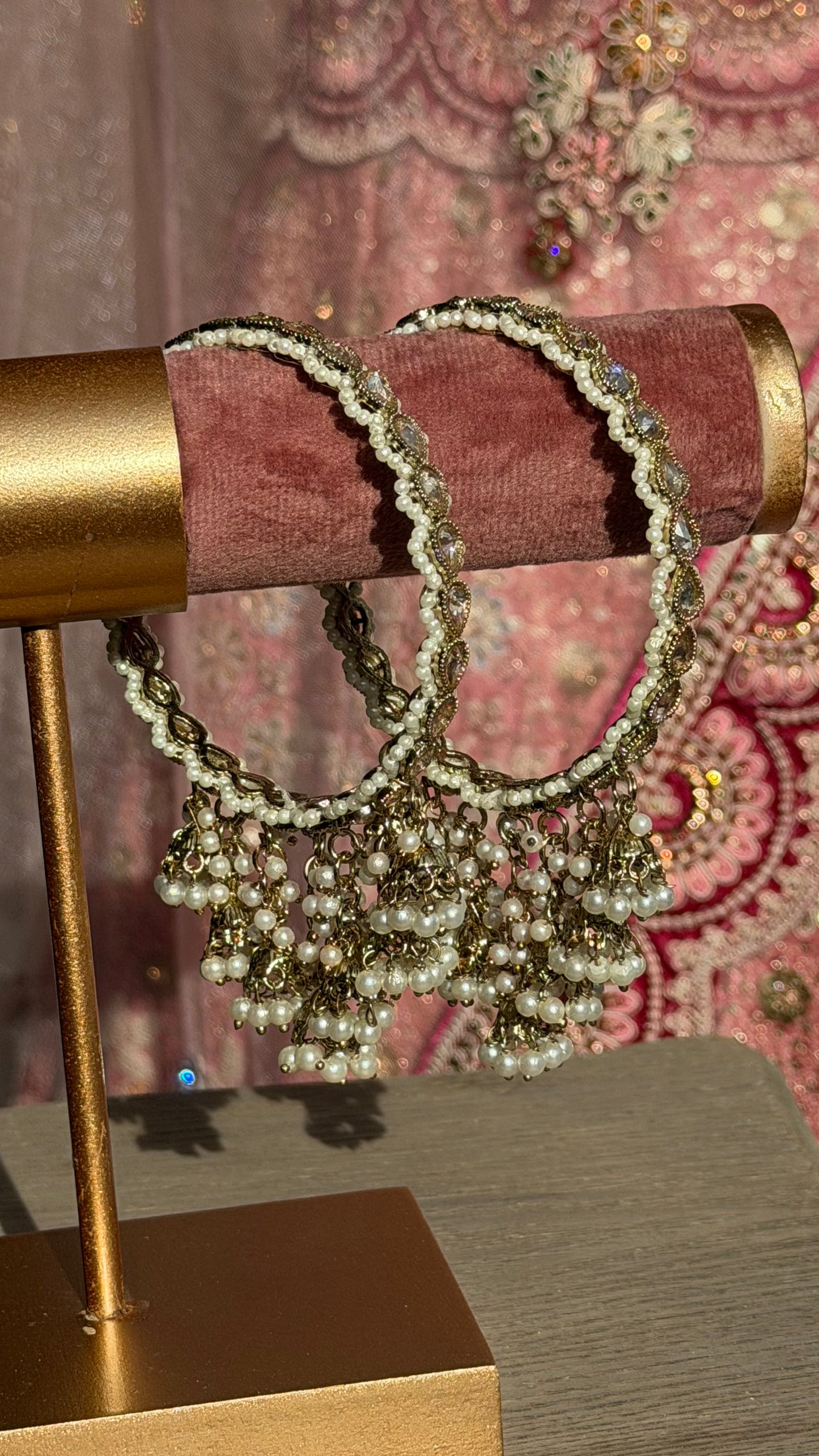 Luxe Statement Armband met Parels & Hangende Jhumka Details