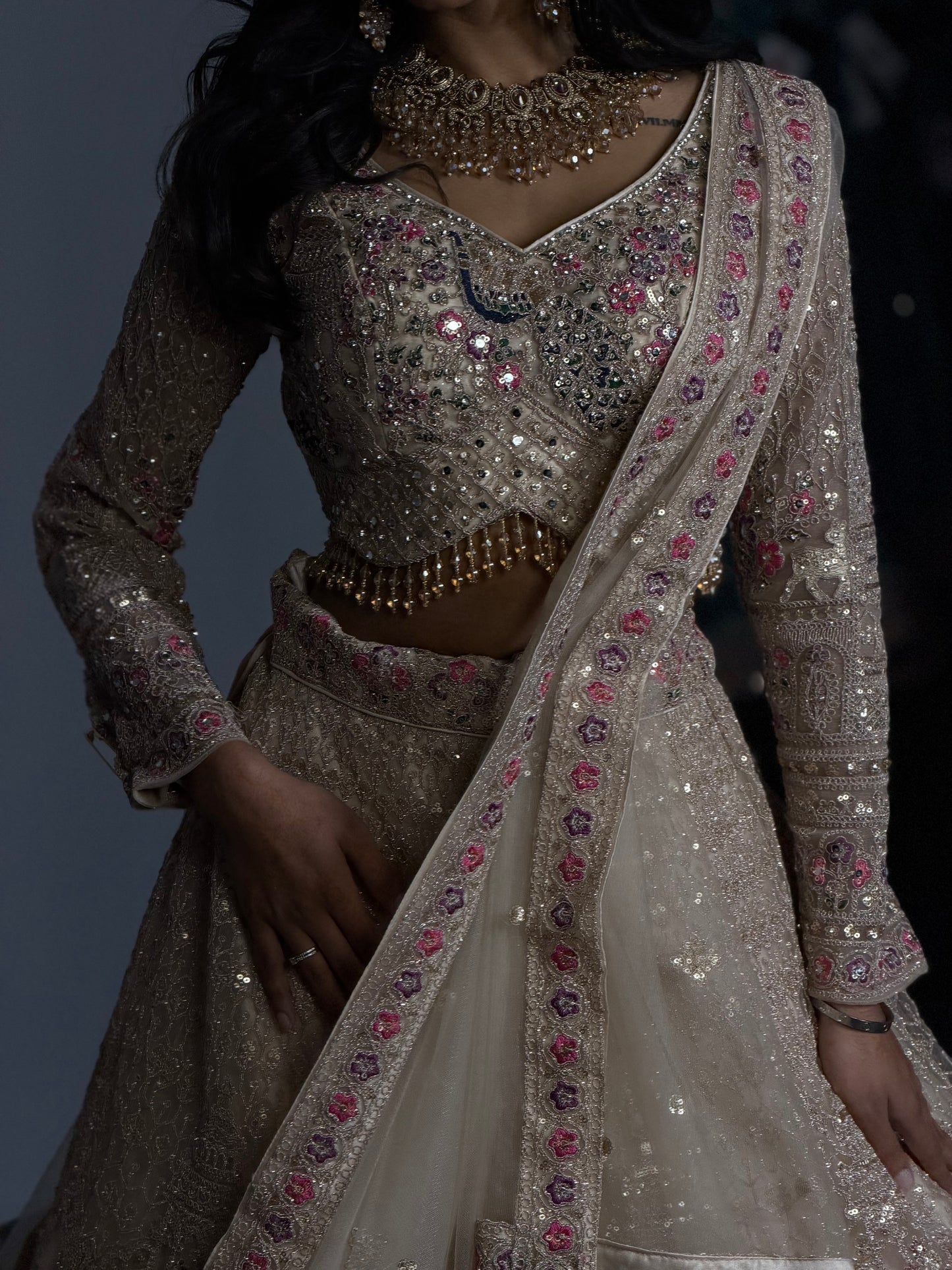 Champagne Peacock Lehenga – Goud / Crème