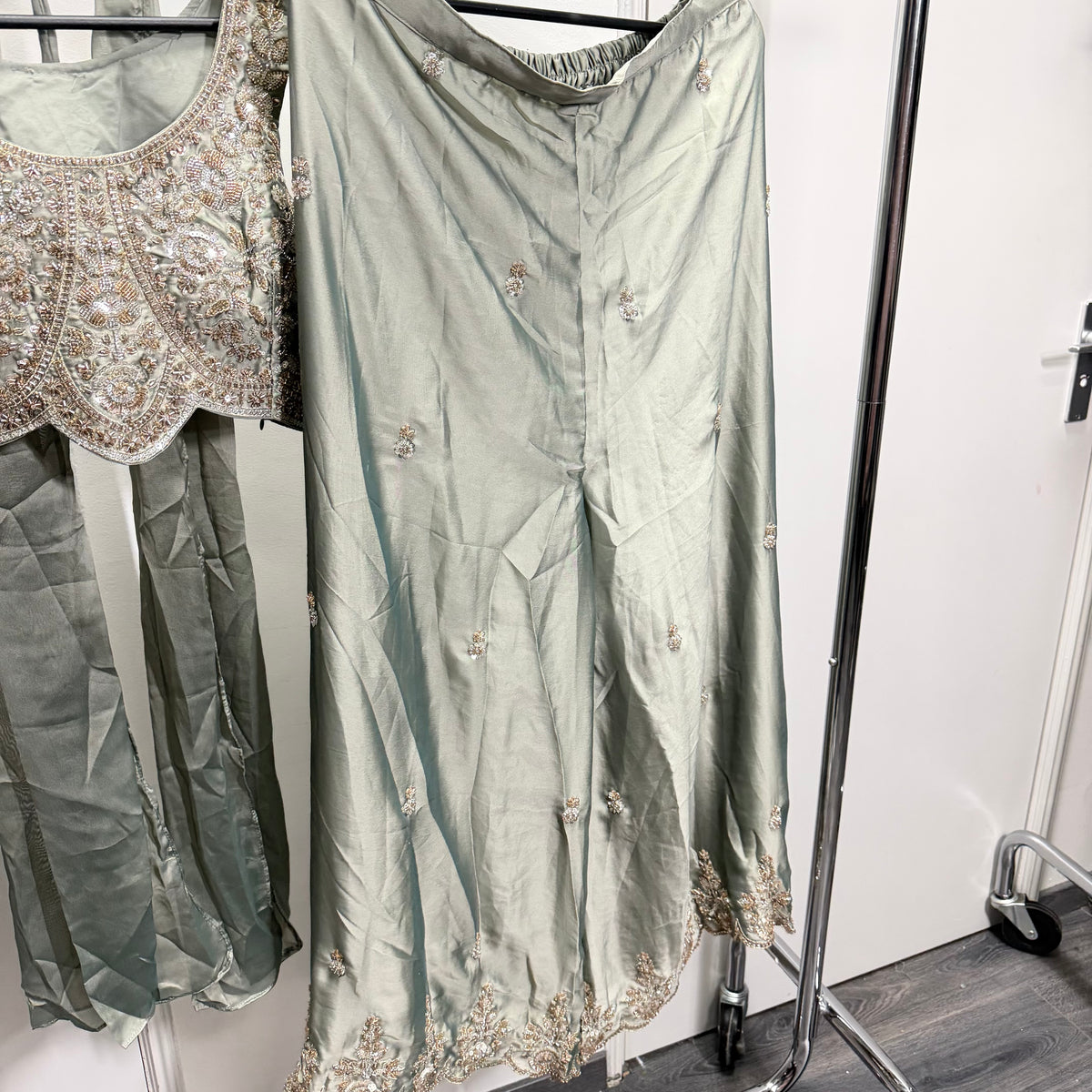 Sana Sage Green Palazzo Set met Geborduurde Top & Dupatta