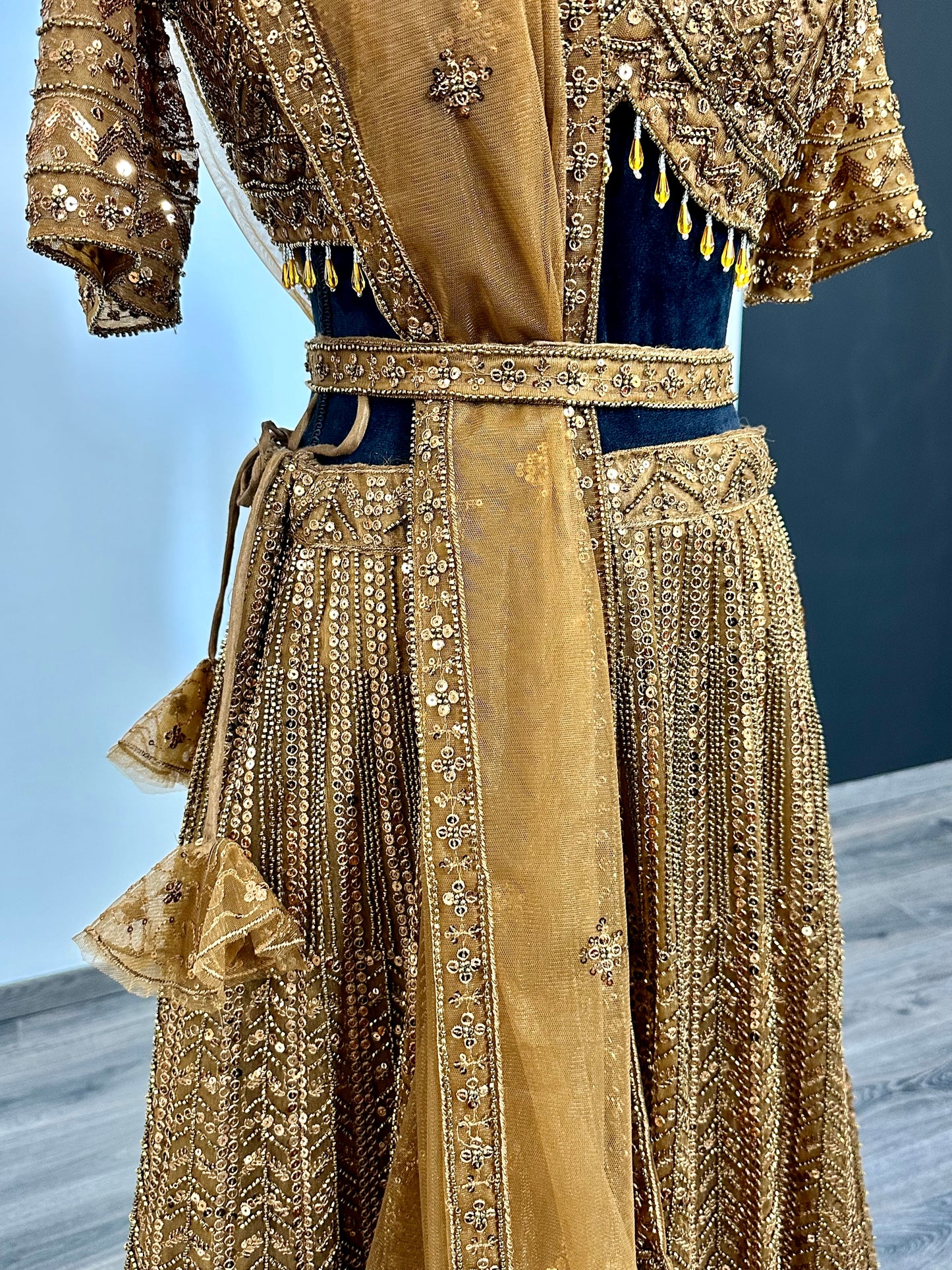 Koperbruine glitter lehenga | Luxe Indiase feestjurk dames