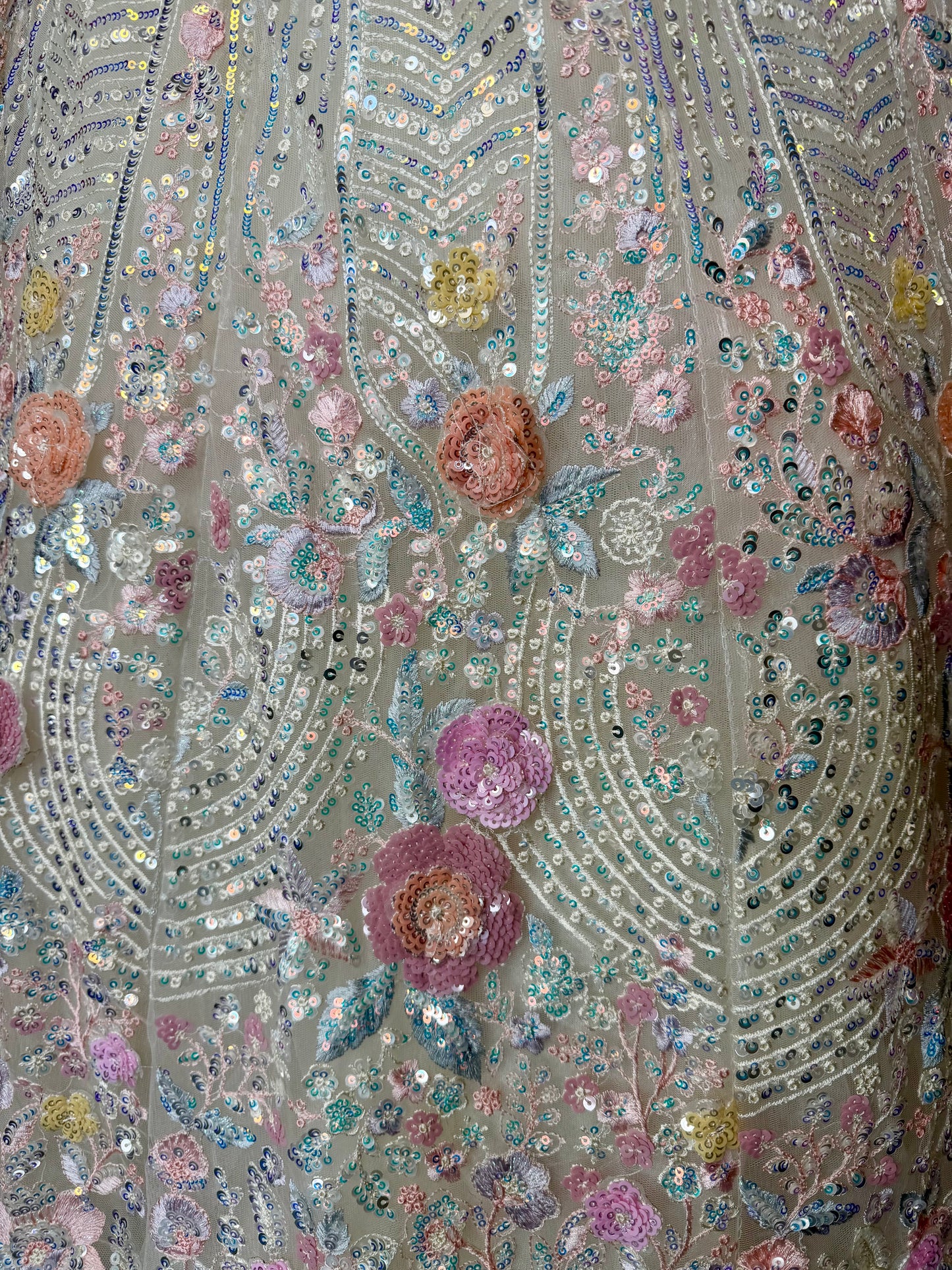 Pastel Garden Lehenga – Ivoor met Bloemen 3D Borduur