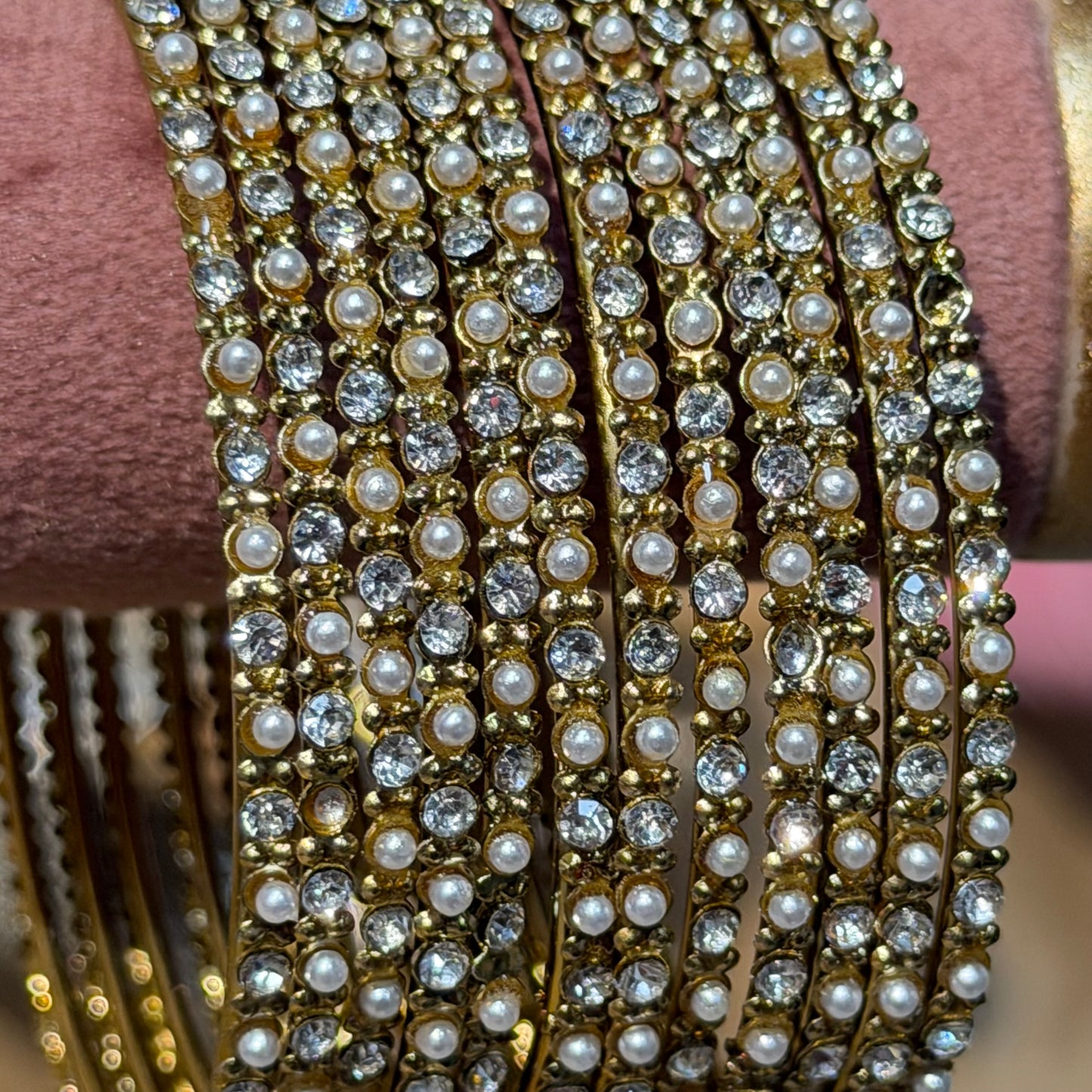 Pearl Sparkle Bangles Goud – Set van 12 Luxe Armbanden met Parels