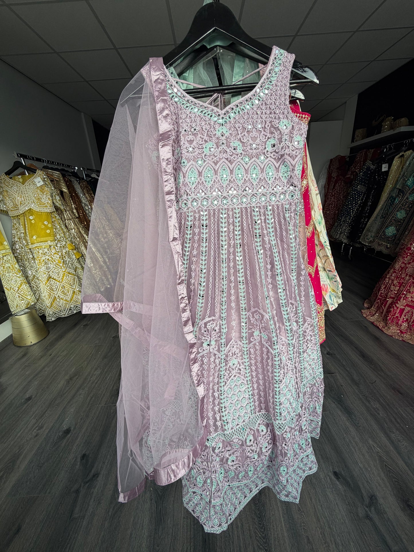 Meisjes Anarkali – Spiegelborduurwerk in Mintgroen & Lila