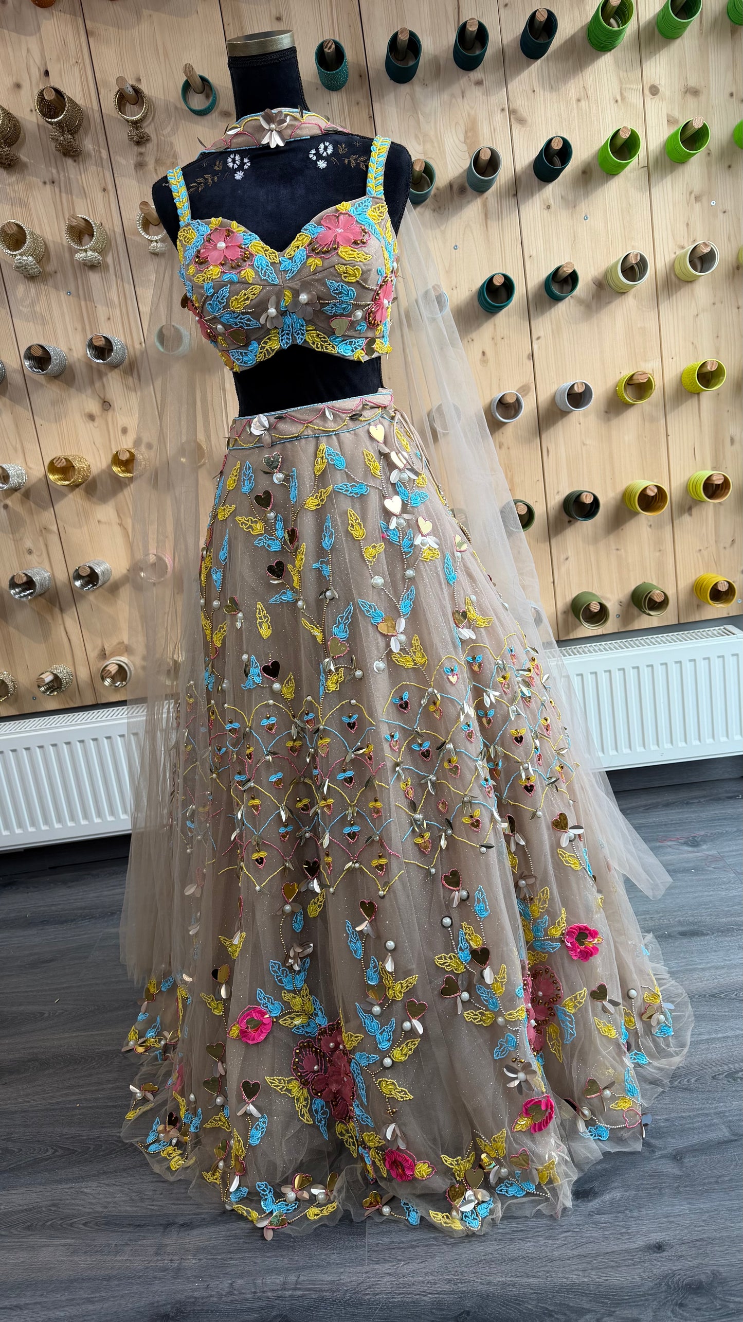 3D Butterfly Lehenga Nude – Luxe Designer Outfit met Dupatta