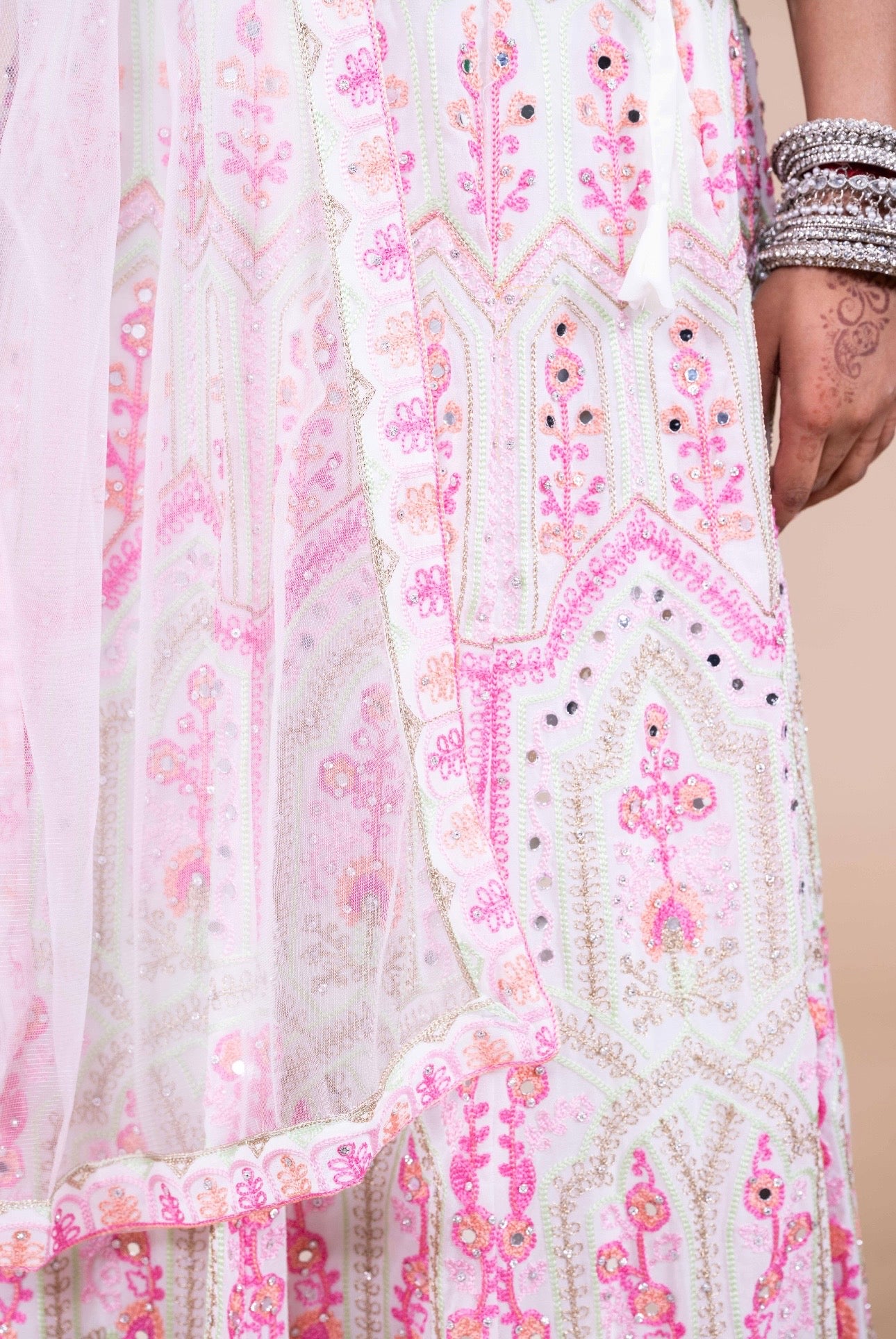 Pastel Roze Lehenga Set met Borduurwerk – Elegante Indiase Feestoutfit