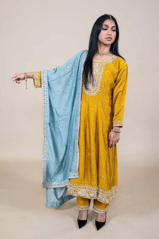 Gele Kurta Set met Blauwe Dupatta – Traditionele Indiase Outfit