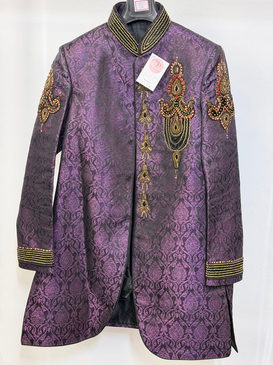 Purple Sherwani met Handgemaakte Stonework Motieven