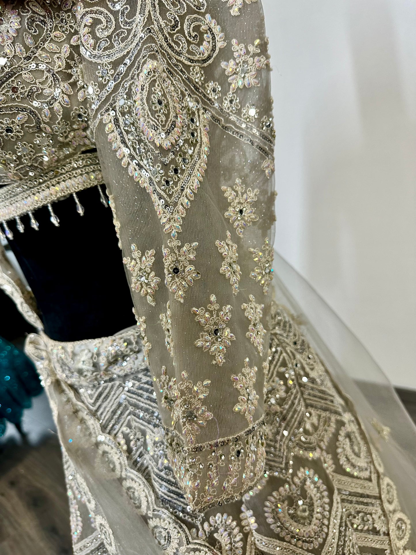 Zilvergrijze crystal lehenga | Moderne Indiase feestjurk dames