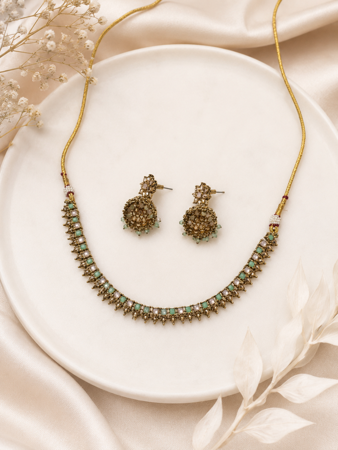 Elegante Indiase Choker Set met Jhumka Oorbellen