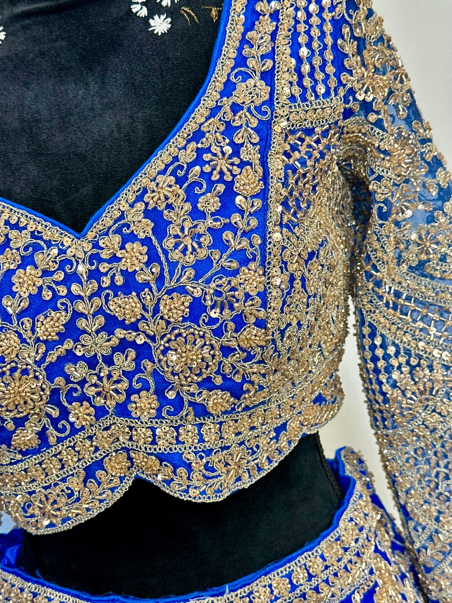 Heavy party lehenga met goudborduursel | Indiase feestjurk dames