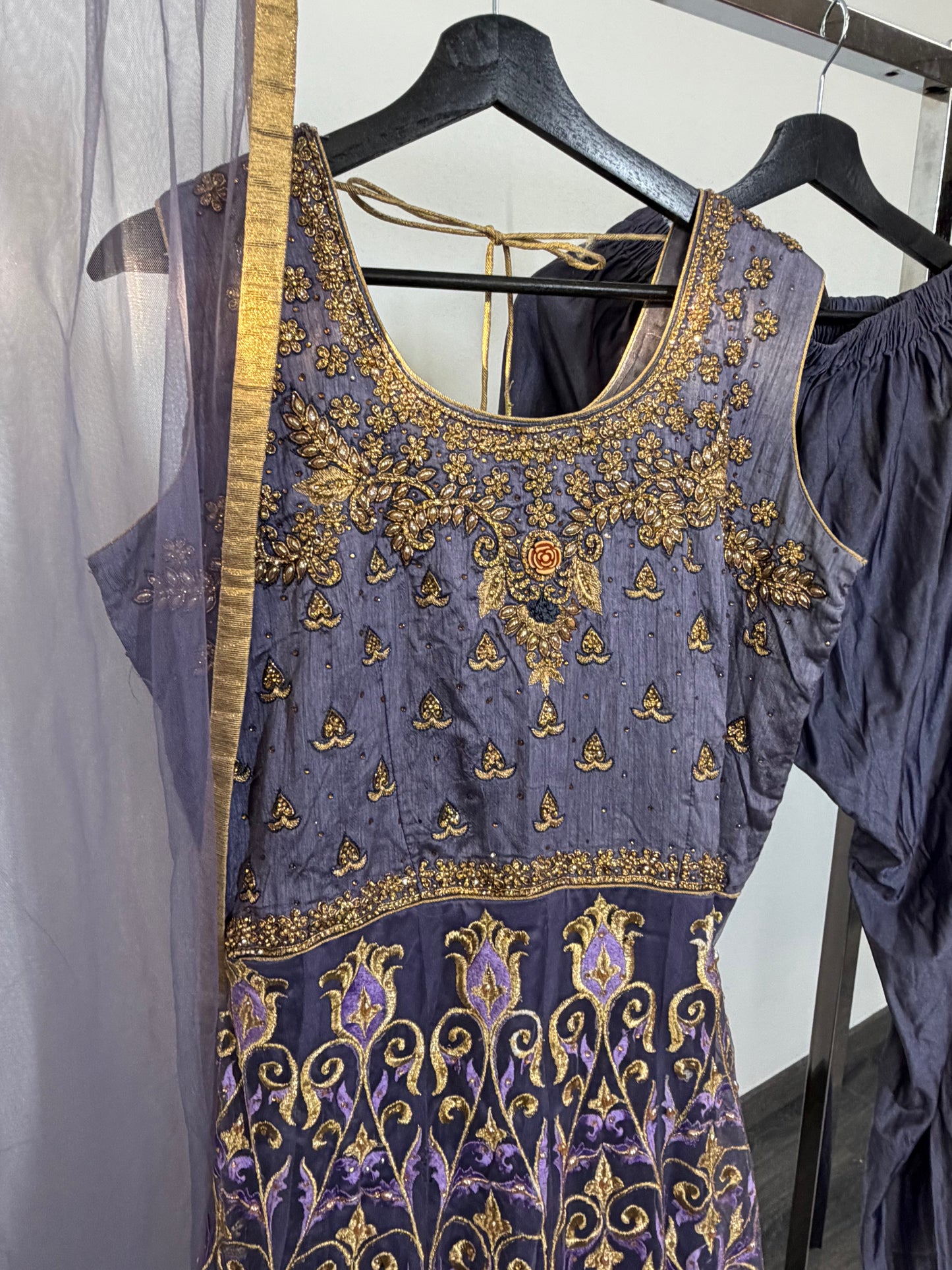 Paars-Gouden Anarkali Set met Dupatta