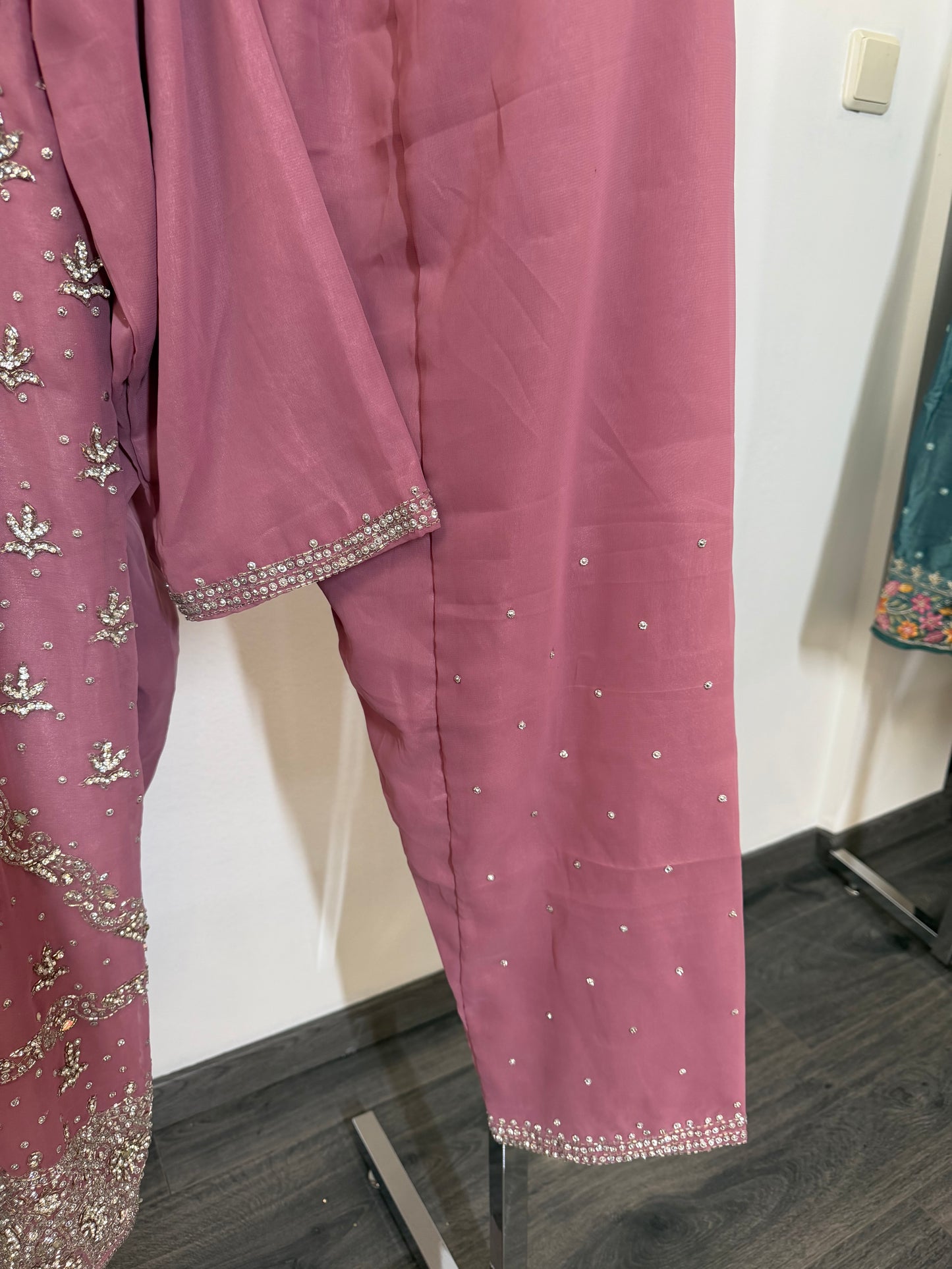 Mauve Anarkali Set met Steentjes & Dupatta