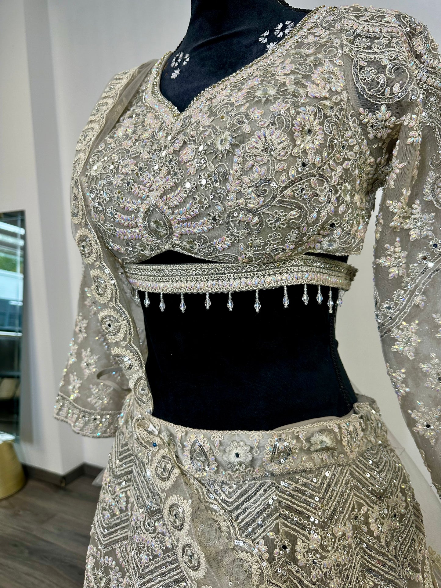 Zilvergrijze crystal lehenga | Moderne Indiase feestjurk dames
