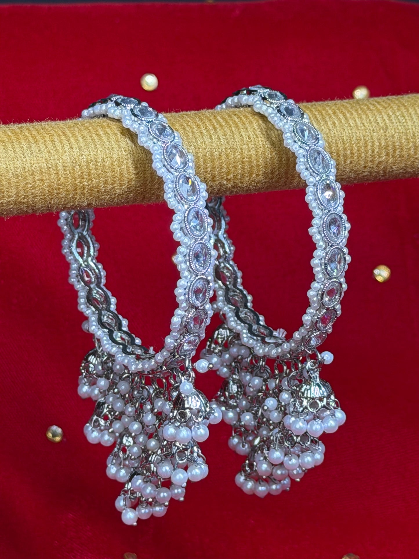 Luxe Statement Armband met Parels & Hangende Jhumka Details