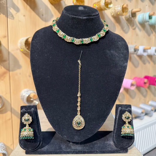Zaria Emerald Choker Set – 3-delige Kundan Sieradenset met Smaragdgroene Stenen