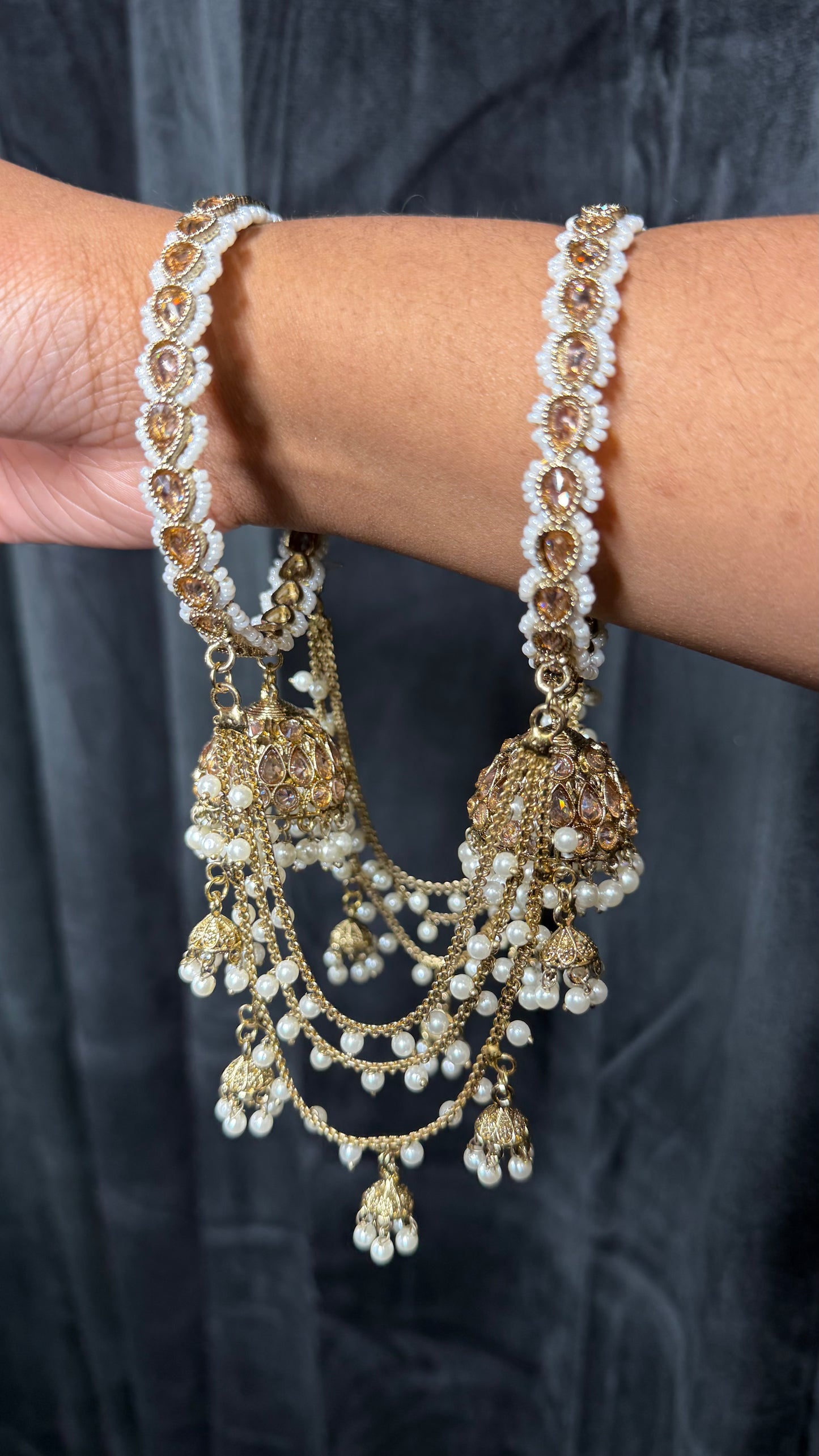 Connected Jhumki Bangle Set met Parels – Indiase Armbanden met Jhumka Bedels | Set van 2