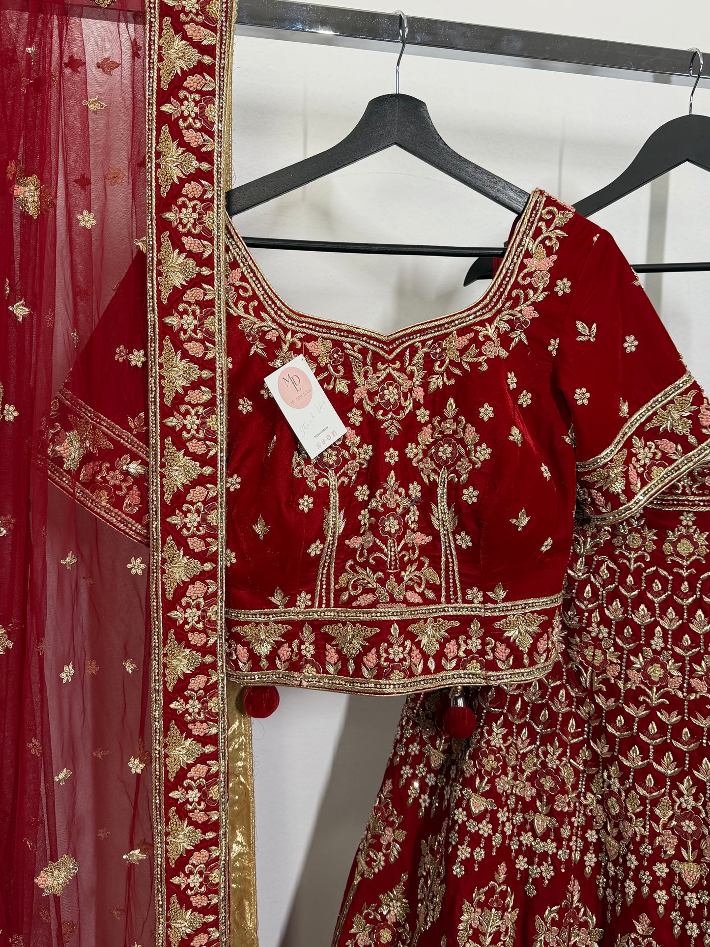 Dieprode Velvet Bridal Lehenga