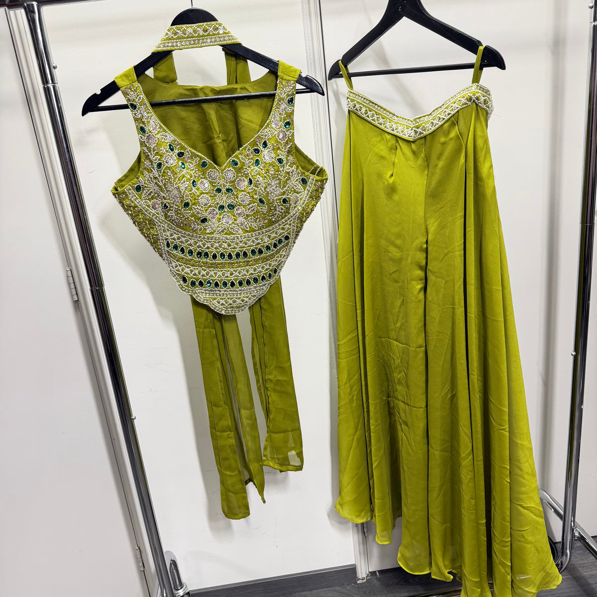 Avni Lime Green Sharara Set met Luxe Embellished Top