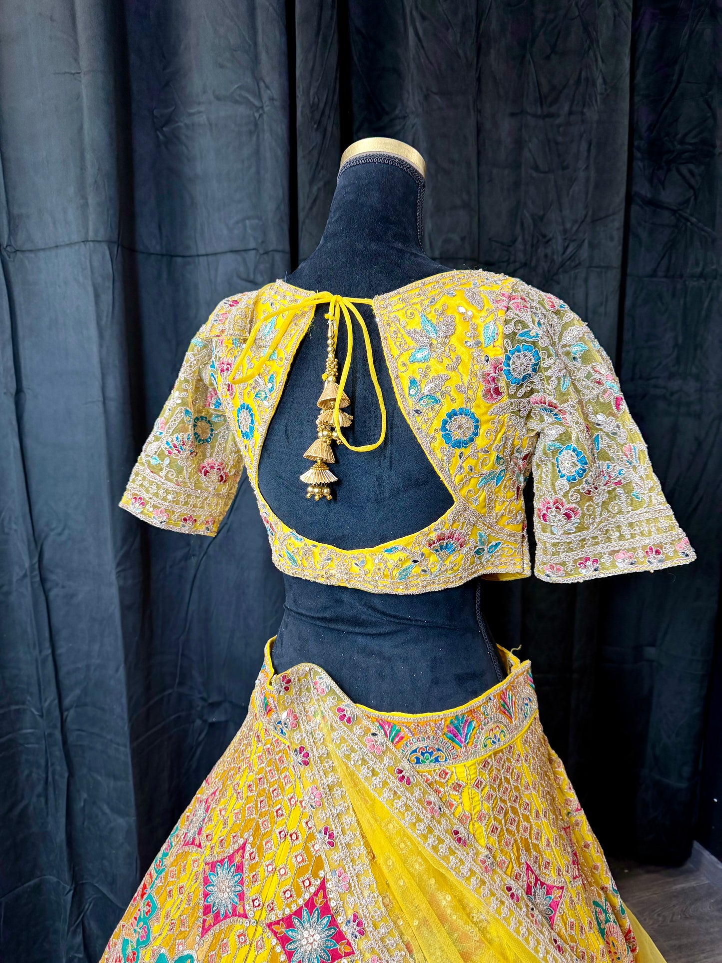 Sunshine Mehndi Lehenga – Geel Multi Embroidery