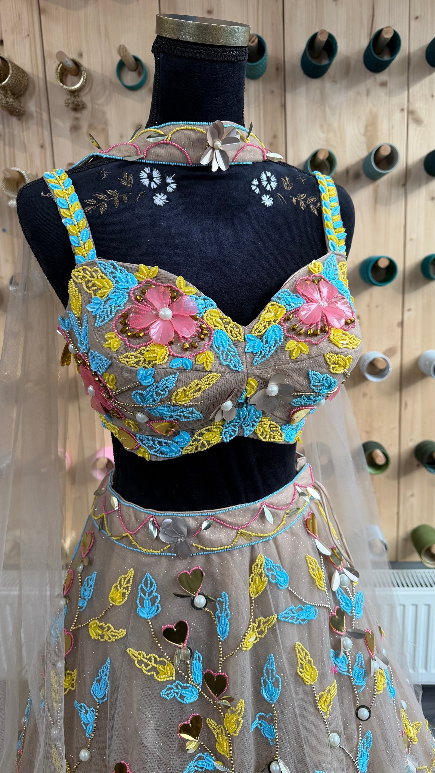 3D Butterfly Lehenga Nude – Luxe Designer Outfit met Dupatta
