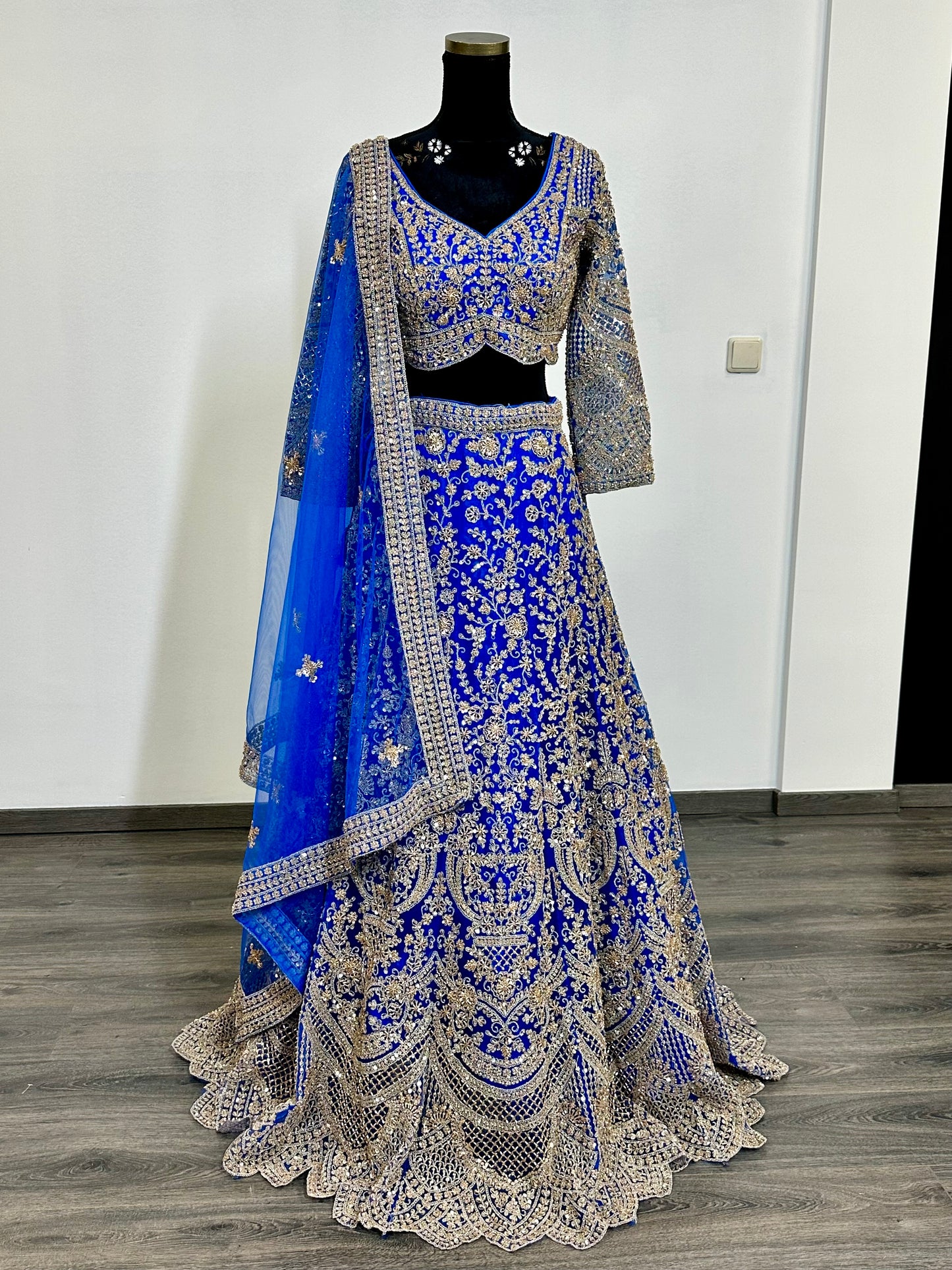 Heavy party lehenga met goudborduursel | Indiase feestjurk dames