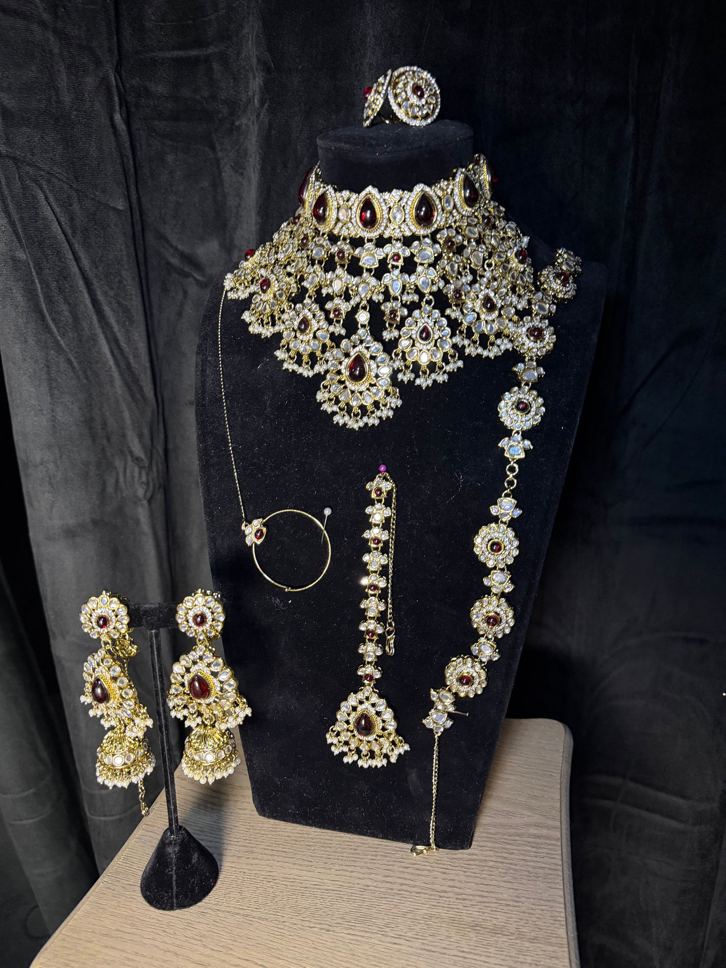 Luxe Gouden Bruidssieraden Set met Rode Stenen – Traditioneel Indiaas & Pakistaans Design