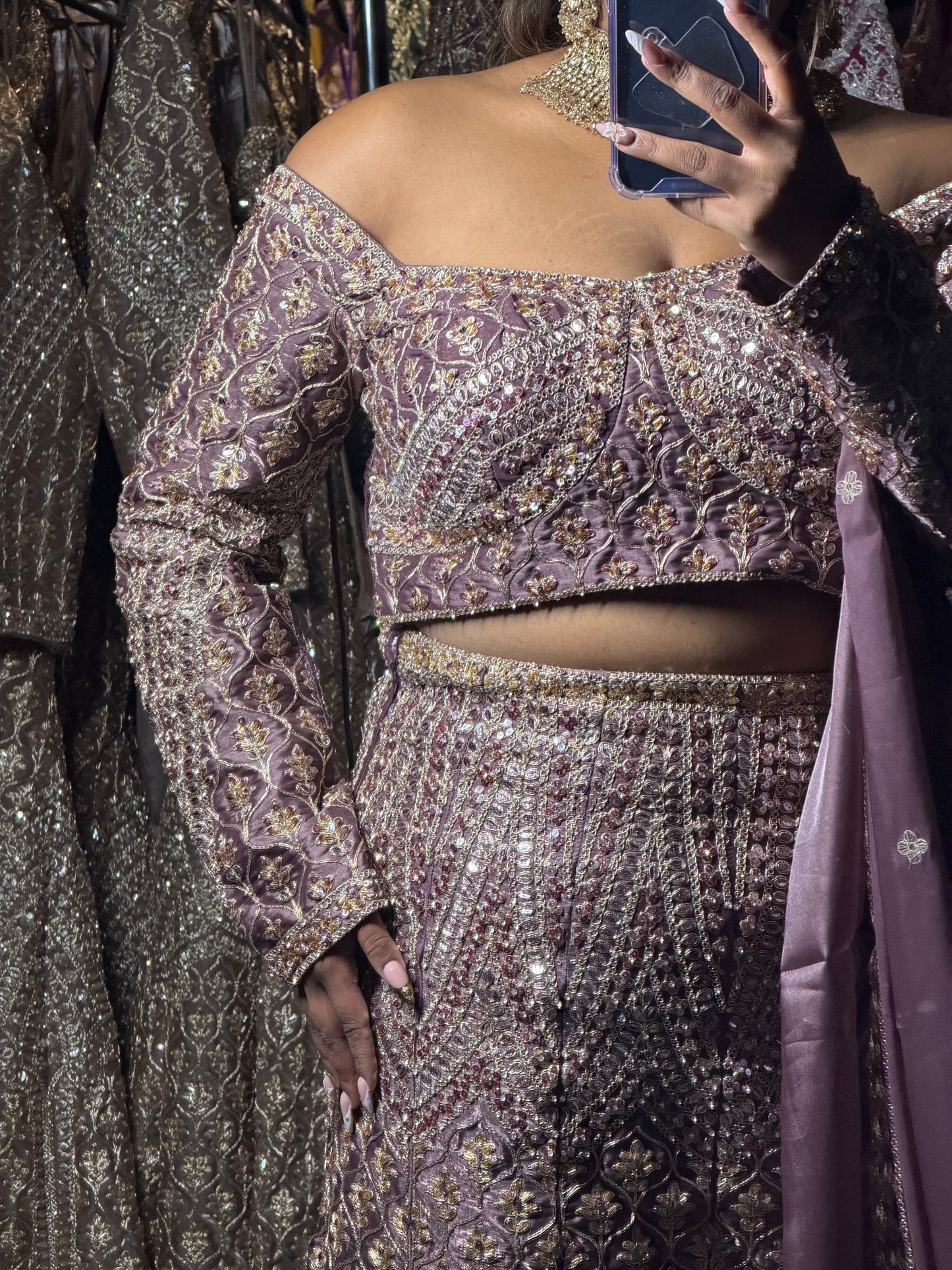 Luxe Designer Lehenga Set – Volledig Handgeborduurd met Steentjes | Off-Shoulder Choli & Dupatta