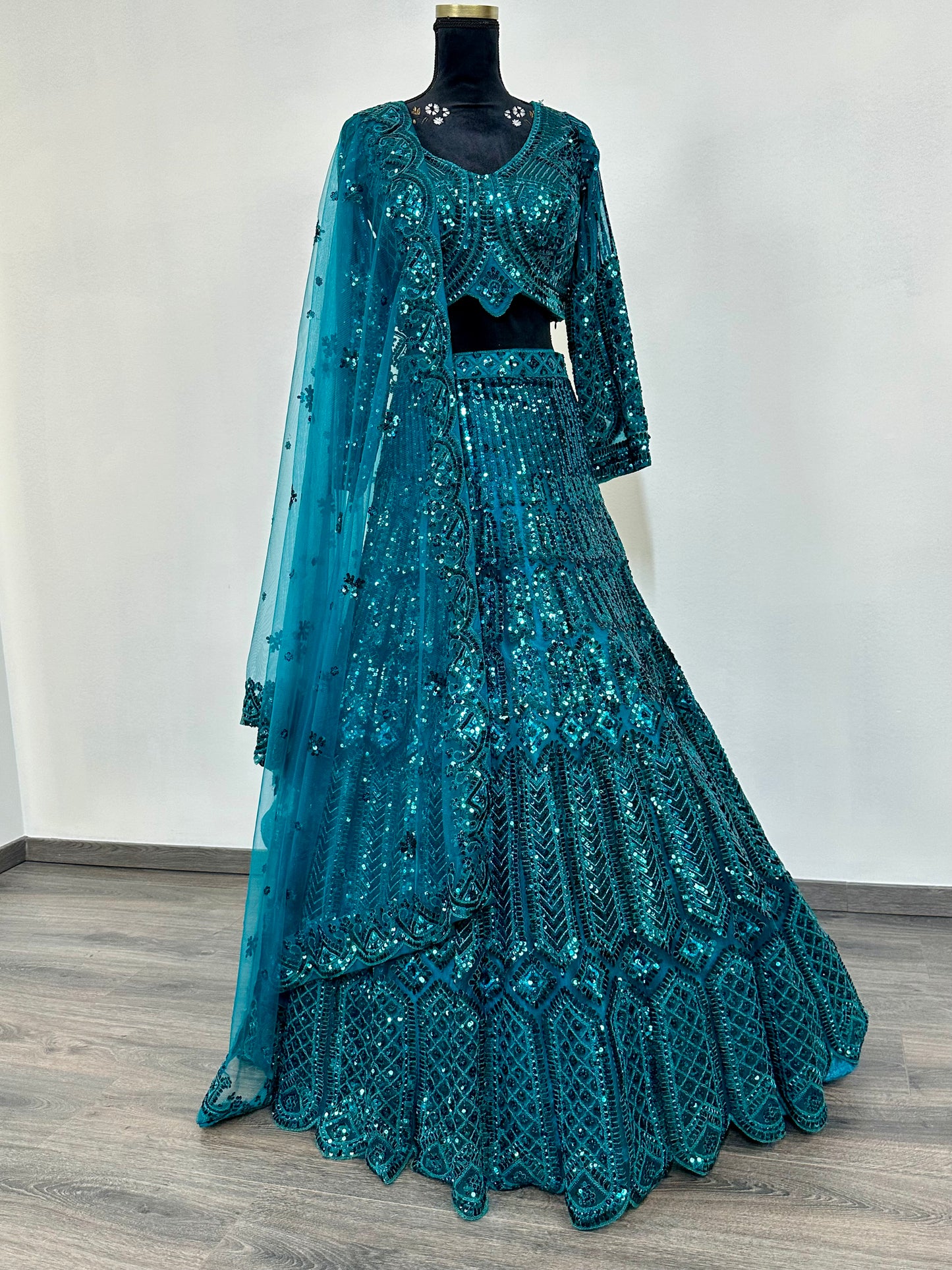 Turquoise blauwe lehenga met pailletten | Luxe Indiase feestjurk