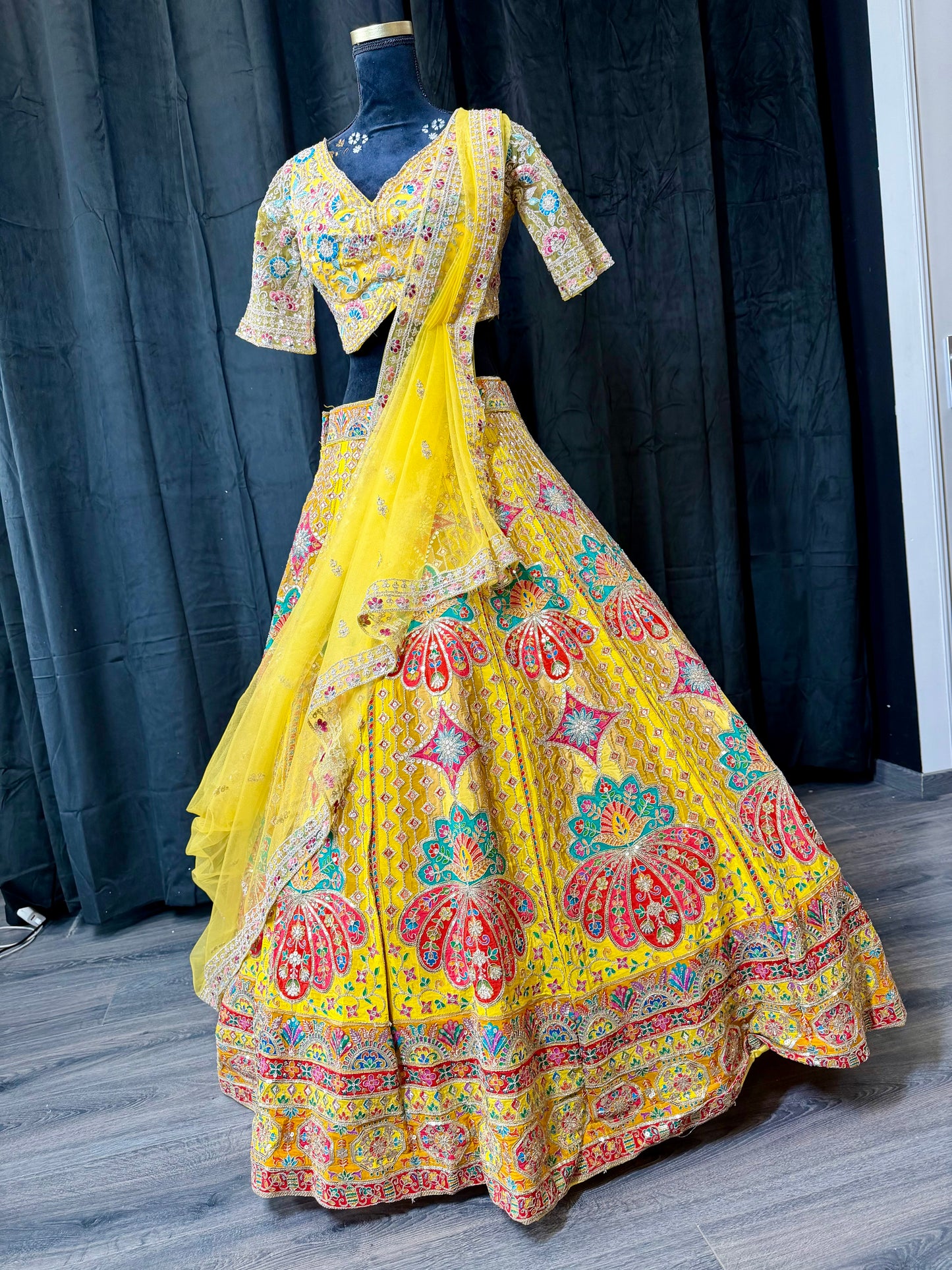 Sunshine Mehndi Lehenga – Geel Multi Embroidery