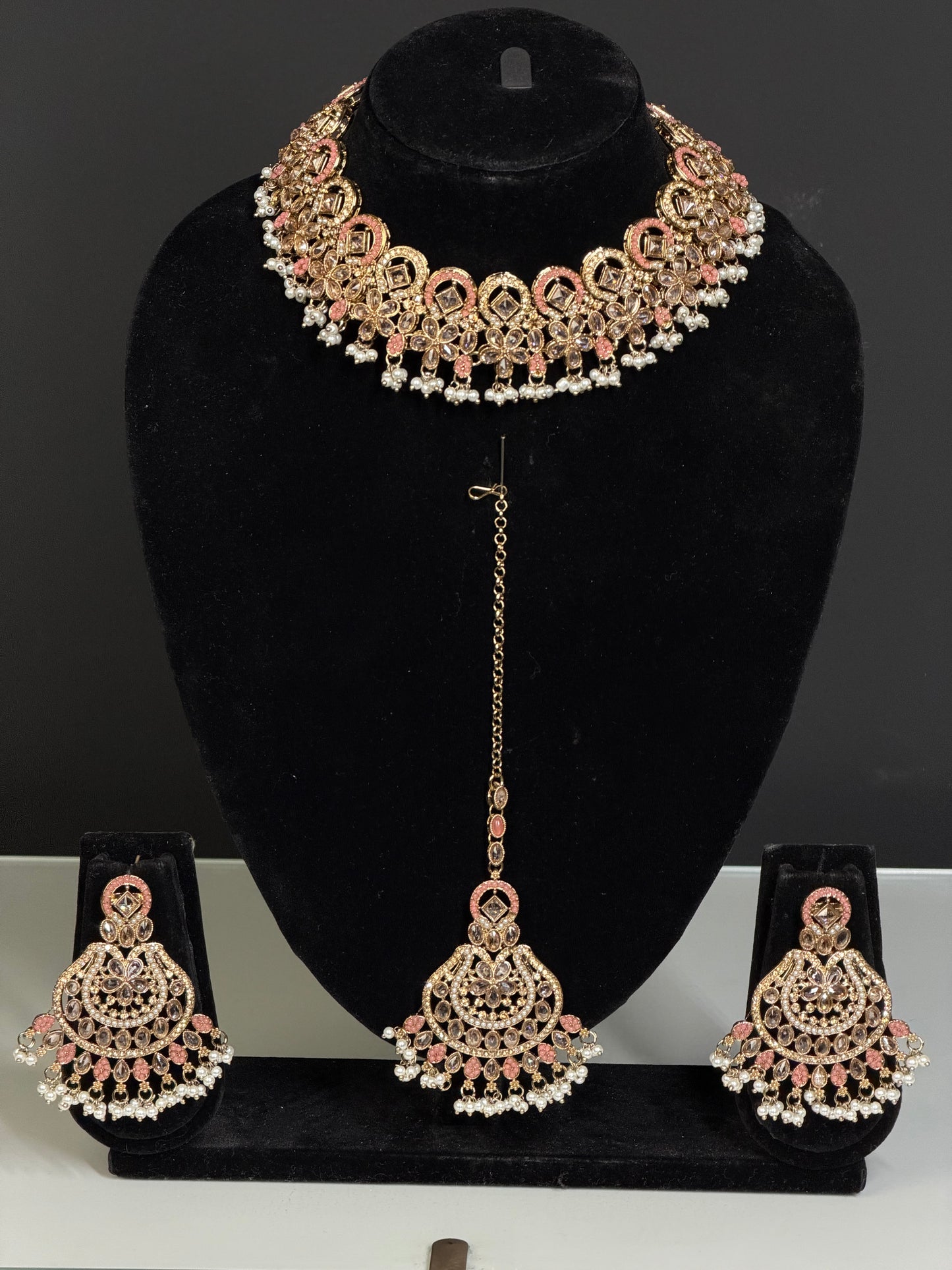 ketting Elegant Uitgewerkte Set met Fijne Steenstructuur