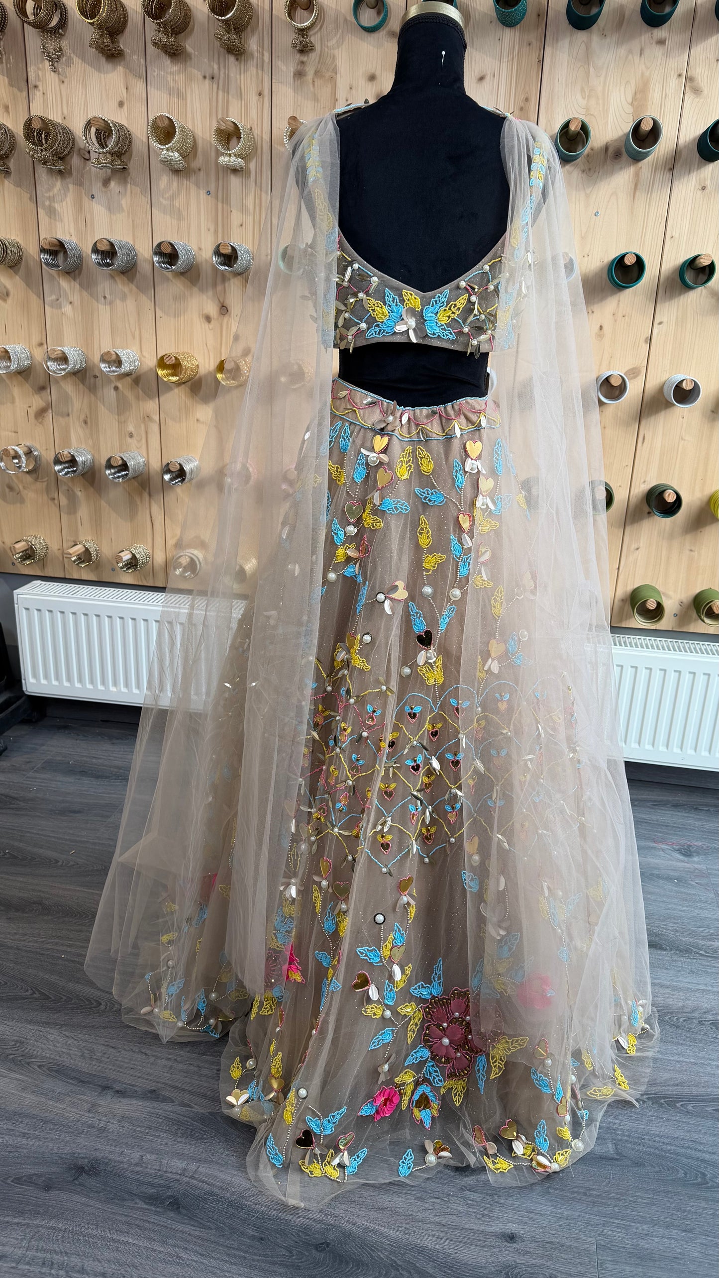3D Butterfly Lehenga Nude – Luxe Designer Outfit met Dupatta